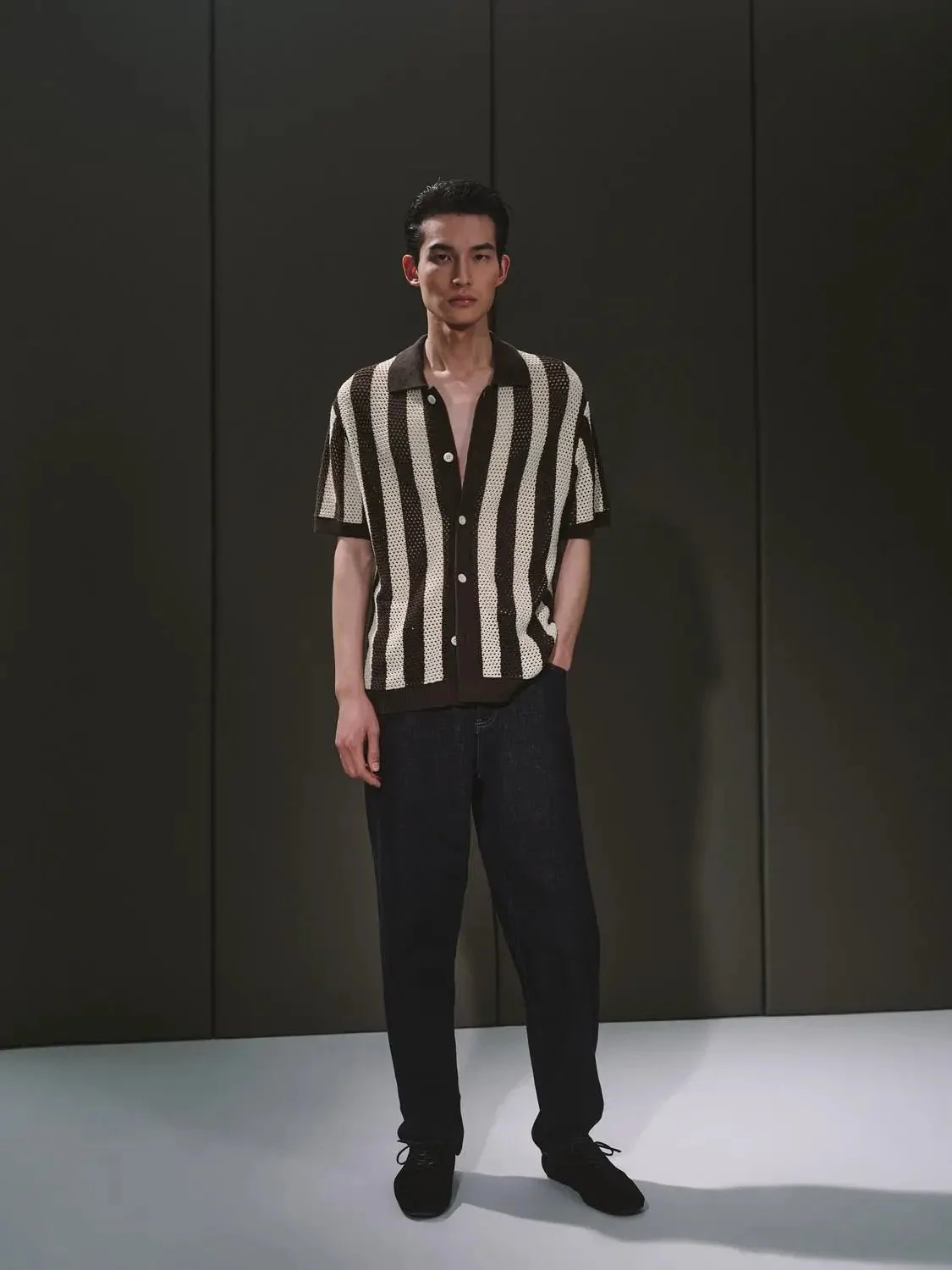 7010-contrast-striped-short-sleeve-collared-knitted-cardigans-3.webp Contrast Striped Short Sleeve Collared Knitted Cardigans