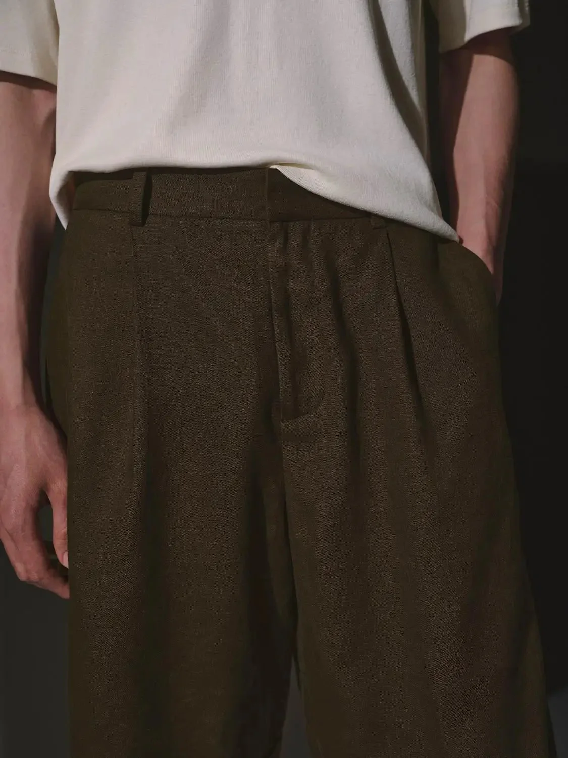 7017-pleat-detail-cuffed-shorts-5.webp Pleat Detail Cuffed Shorts