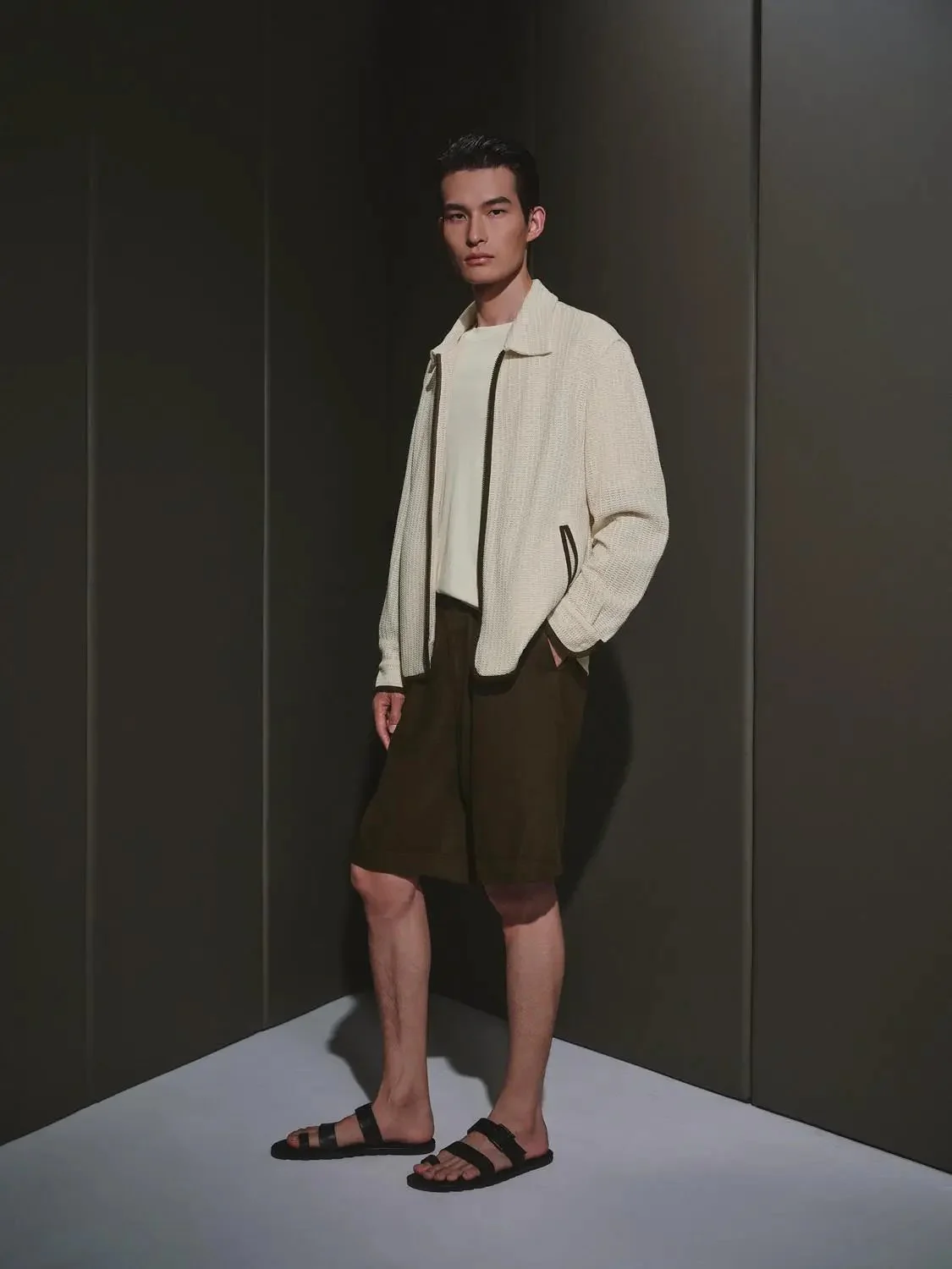7017-pleat-detail-cuffed-shorts-7.webp Pleat Detail Cuffed Shorts