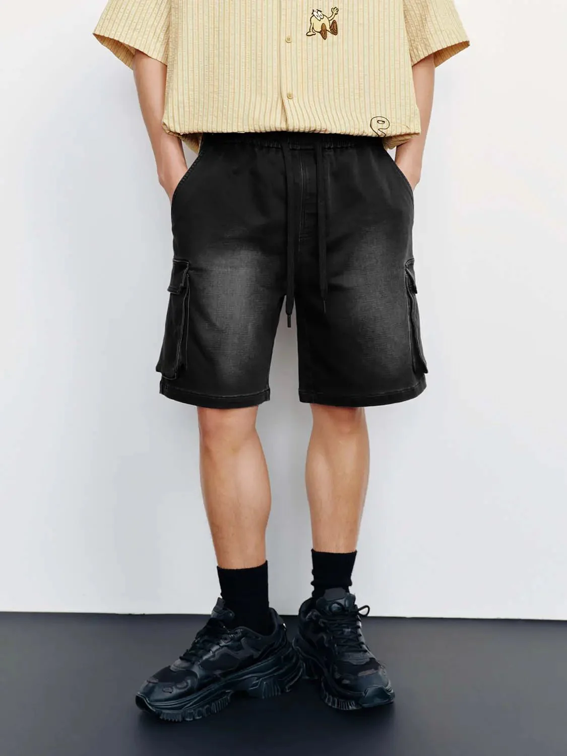 7040-drawstring-pull-on-flap-pocket-denim-shorts-1.webp Drawstring Pull On Flap Pocket Denim Shorts