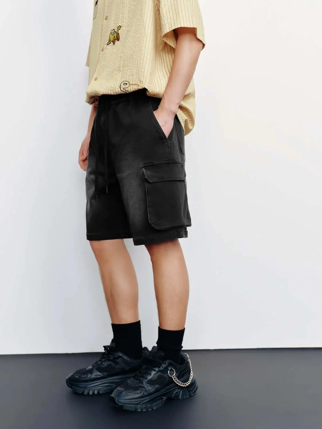 7040-drawstring-pull-on-flap-pocket-denim-shorts-3.webp Drawstring Pull On Flap Pocket Denim Shorts
