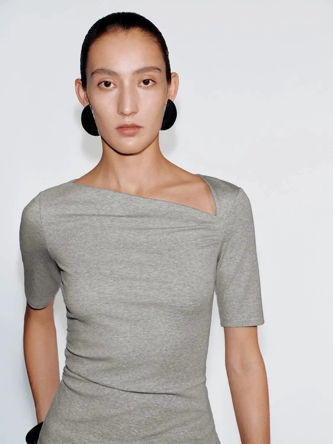 708-asymmetric-neck-ruched-viscose-cotton-t-shirt-11.webp Asymmetric Neck Ruched Viscose Cotton T Shirt
