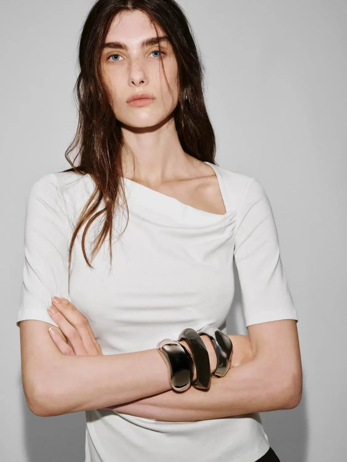 708-asymmetric-neck-ruched-viscose-cotton-t-shirt-19.webp Asymmetric Neck Ruched Viscose Cotton T Shirt