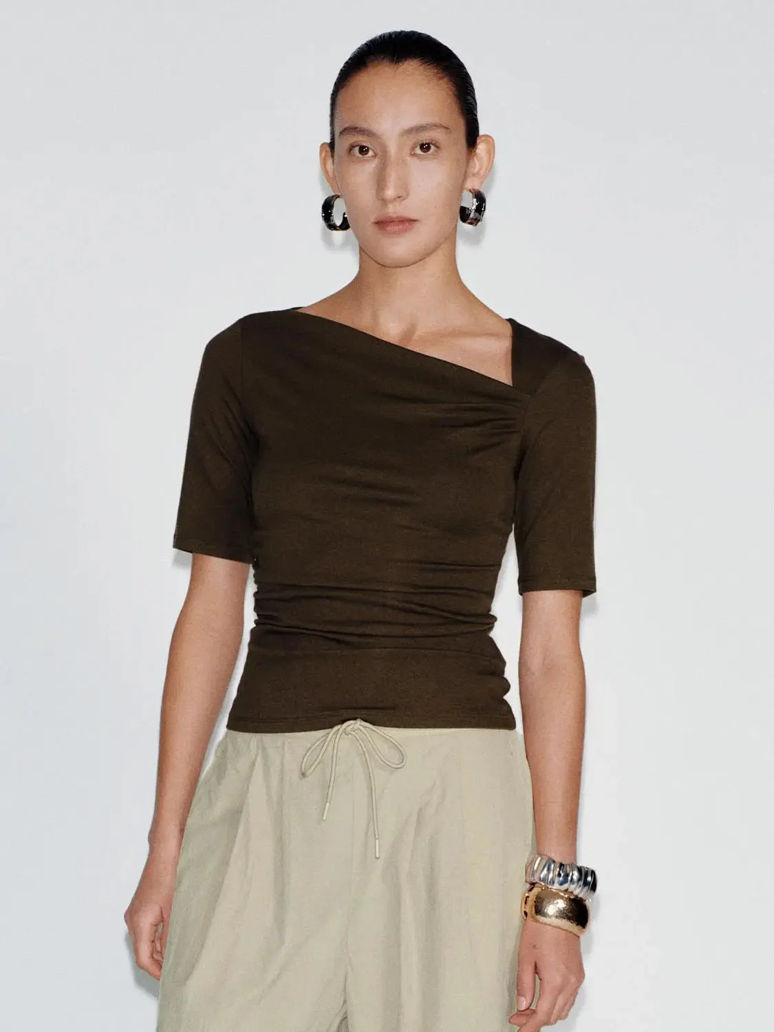 708-asymmetric-neck-ruched-viscose-cotton-t-shirt-25.webp Asymmetric Neck Ruched Viscose Cotton T Shirt