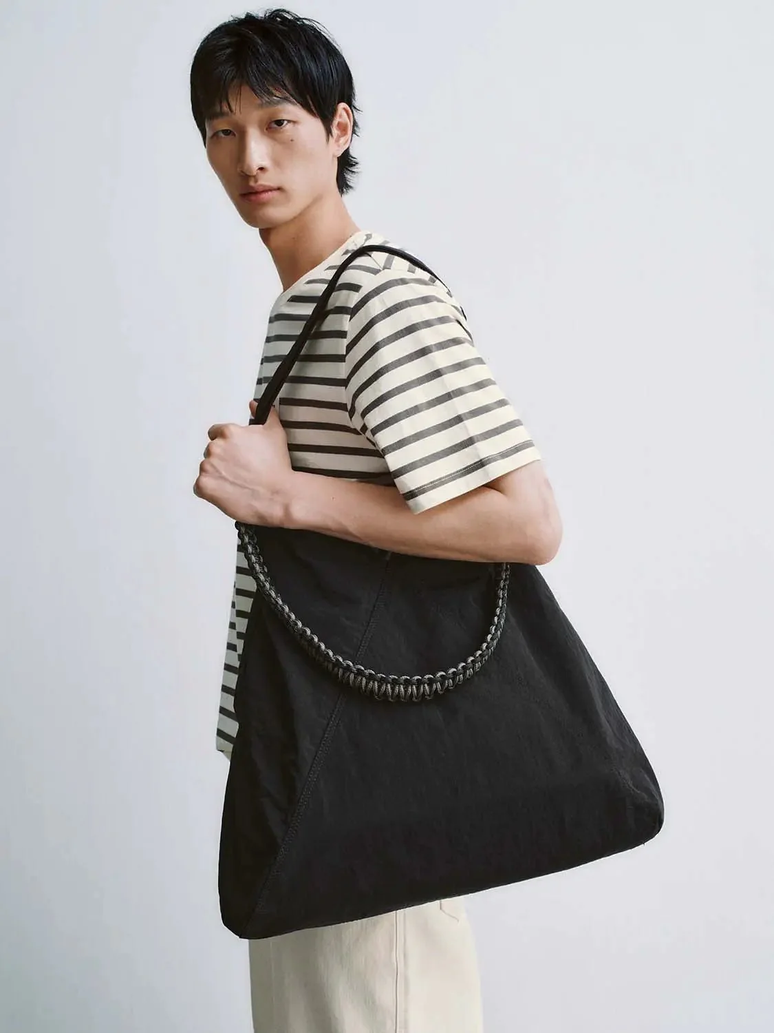 7120-oversize-shoulder-bags-16.webp Oversize Shoulder Bags