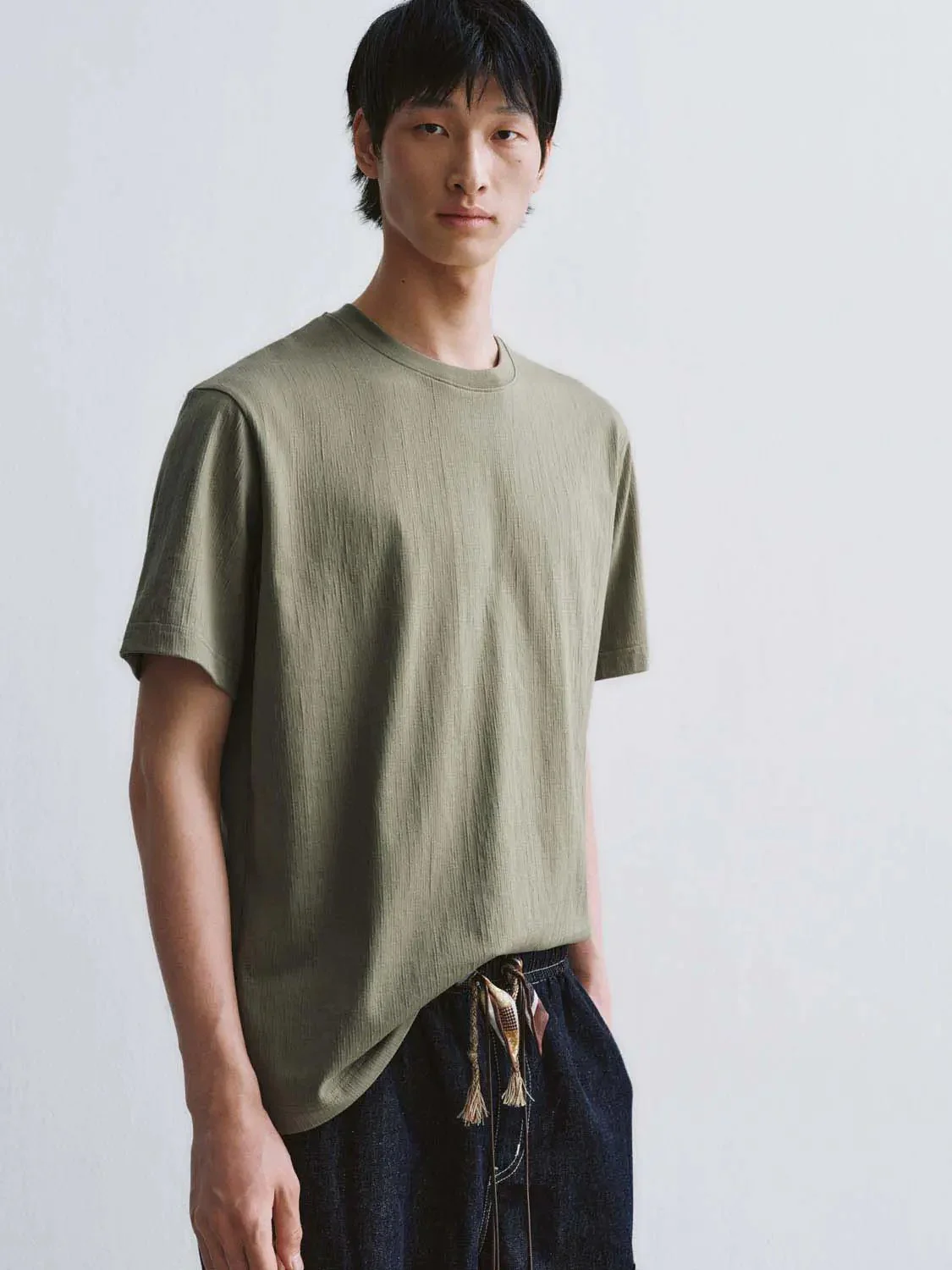 7123-minimalist-cotton-blend-crew-neck-everyday-t-shirts-18.webp Minimalist Cotton Blend Crew Neck Everyday T Shirts
