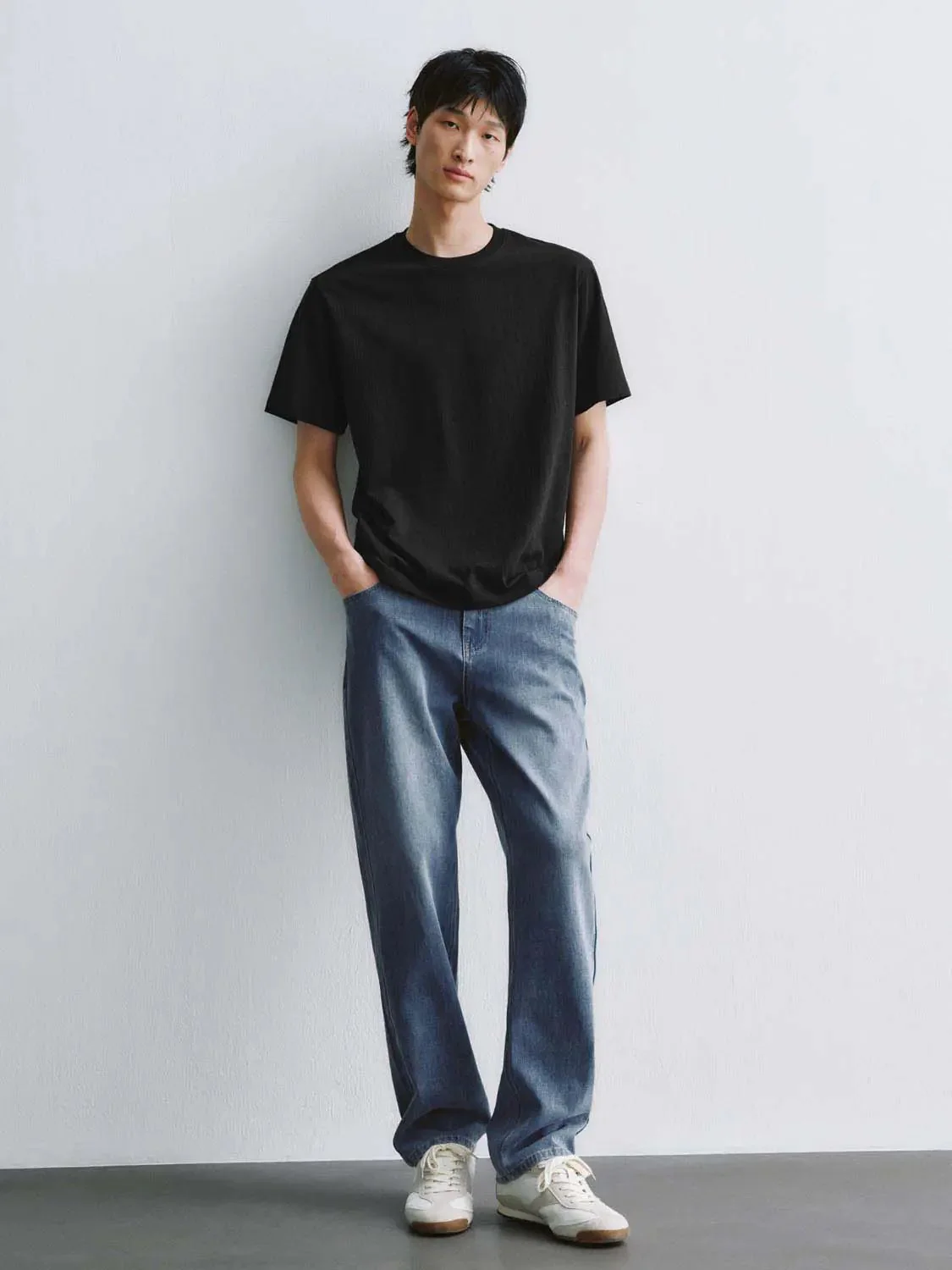 7123-minimalist-cotton-blend-crew-neck-everyday-t-shirts-4.webp Minimalist Cotton Blend Crew Neck Everyday T Shirts