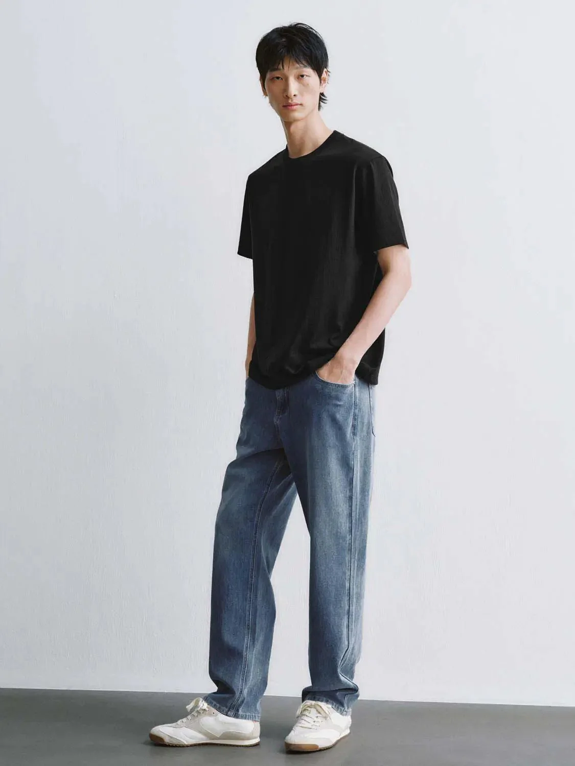 7123-minimalist-cotton-blend-crew-neck-everyday-t-shirts-5.webp Minimalist Cotton Blend Crew Neck Everyday T Shirts