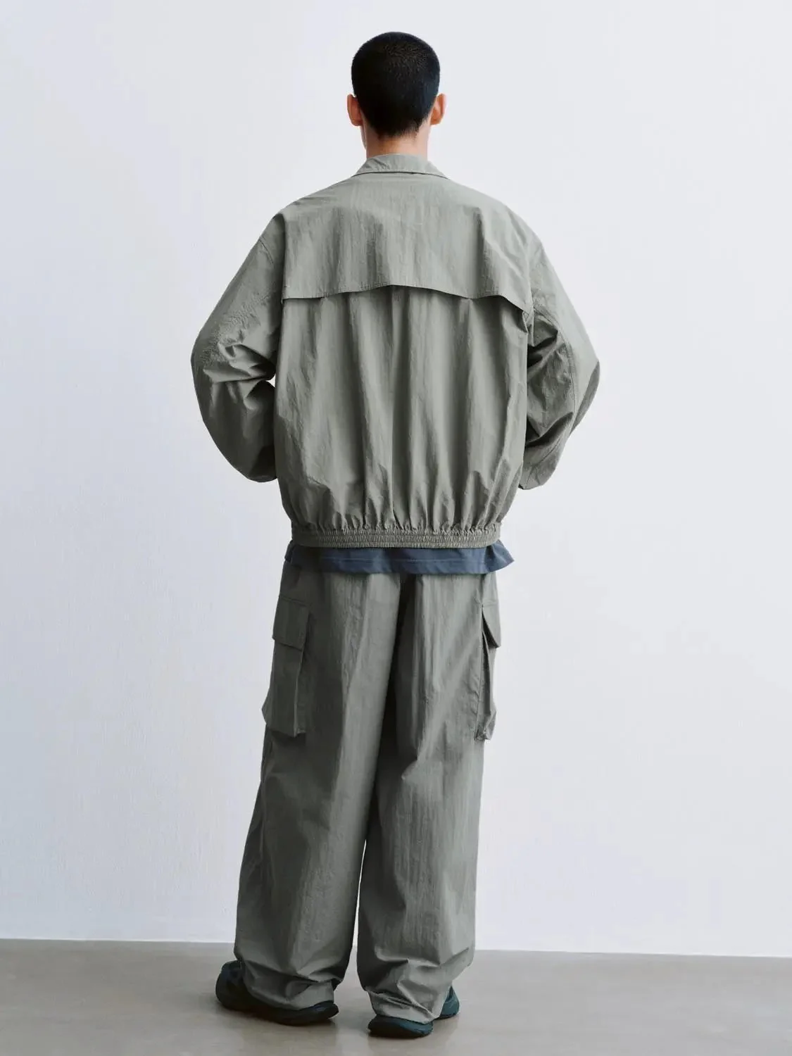 7224-flap-pocket-drawstring-straight-leg-cargo-pants-4.webp Flap Pocket Drawstring Straight Leg Cargo Pants