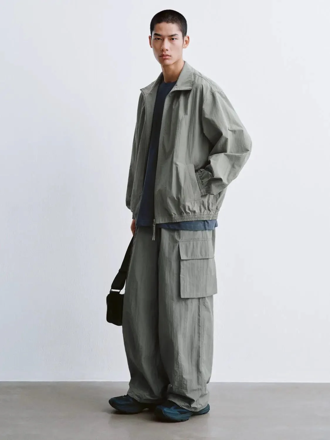 7224-flap-pocket-drawstring-straight-leg-cargo-pants-6.webp Flap Pocket Drawstring Straight Leg Cargo Pants