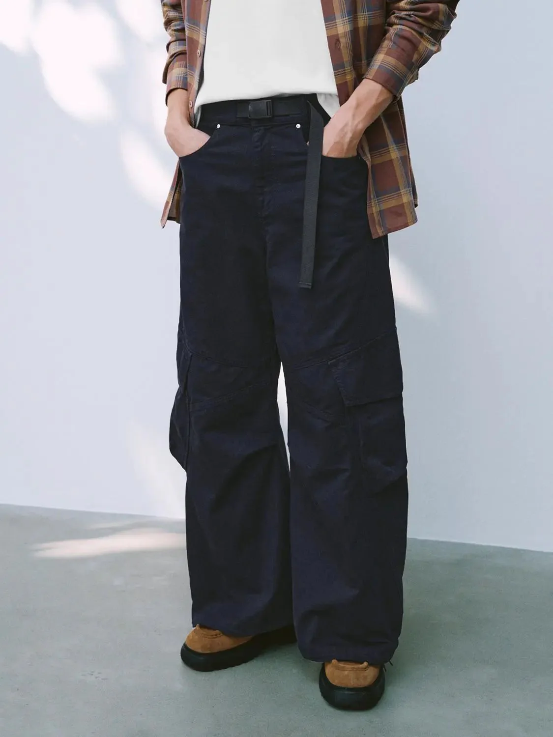 7283-flap-pocket-belted-wide-leg-cargo-jeans-3.webp Flap Pocket Belted Wide Leg Cargo Jeans