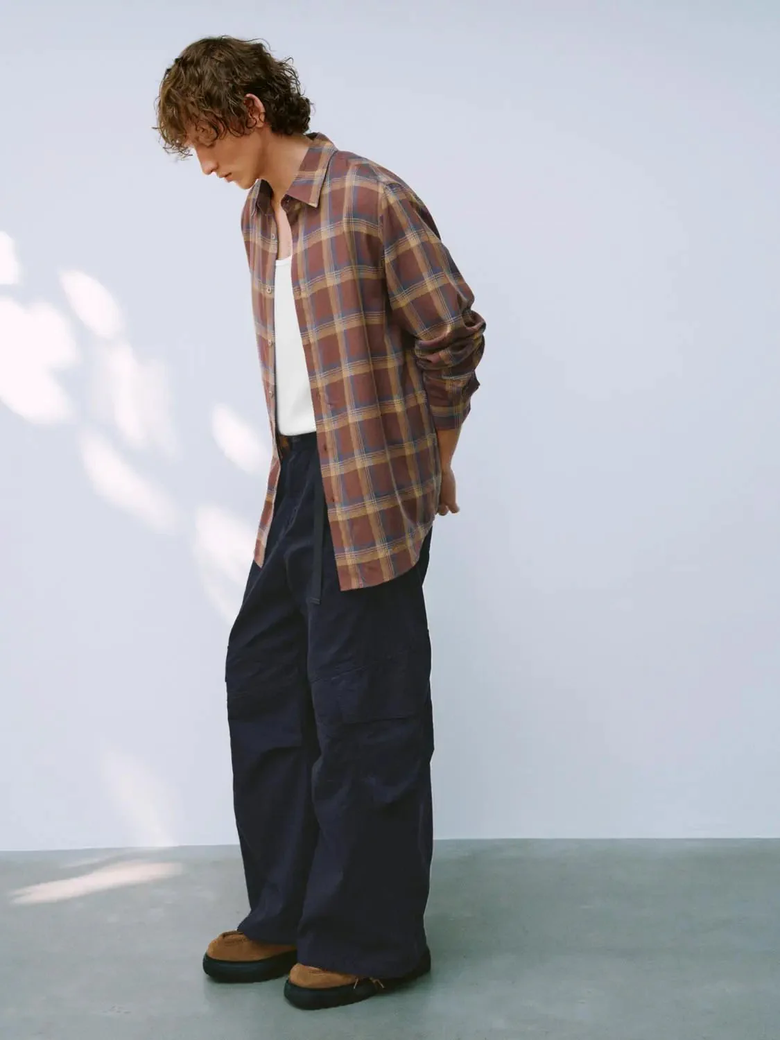 7283-flap-pocket-belted-wide-leg-cargo-jeans-6.webp Flap Pocket Belted Wide Leg Cargo Jeans