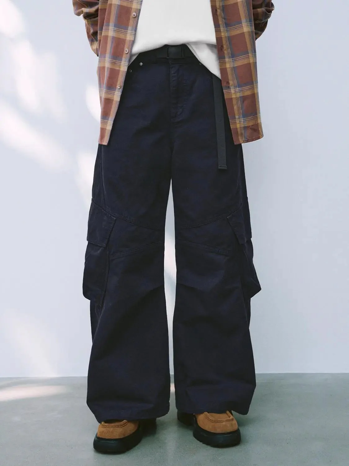 7283-flap-pocket-belted-wide-leg-cargo-jeans-9.webp Flap Pocket Belted Wide Leg Cargo Jeans