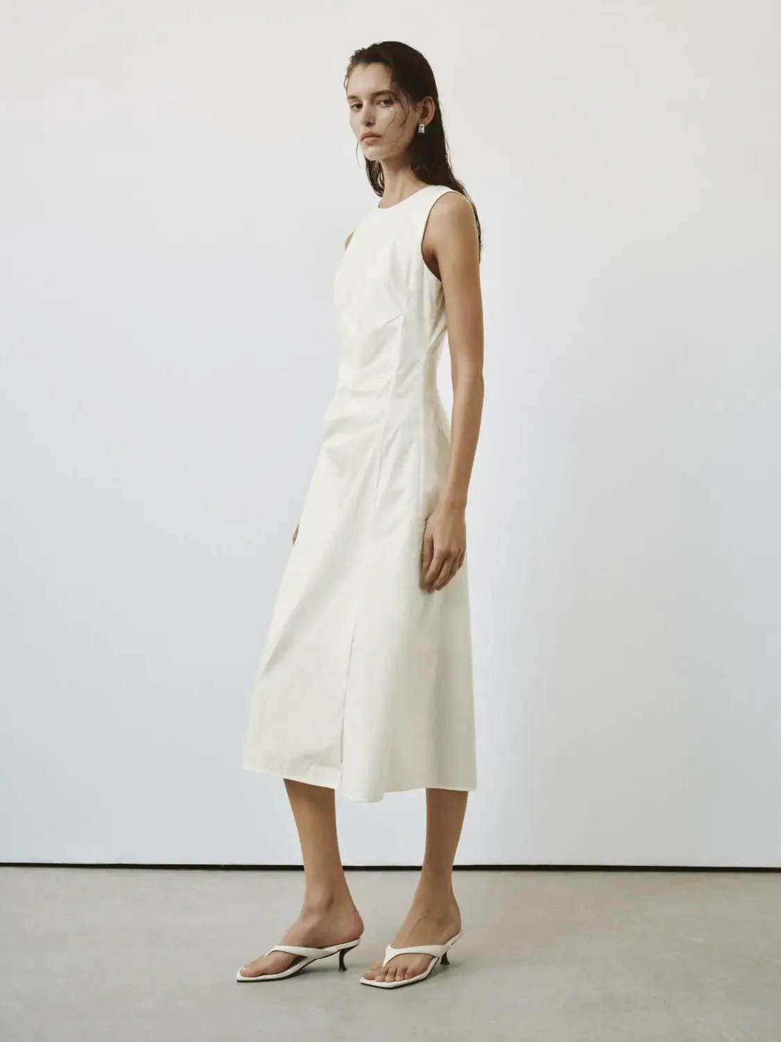 729-crew-neck-ruched-sleeveless-skater-midi-dresses-for-modern-wardrobe-4.webp Crew Neck Ruched Sleeveless Skater Midi Dresses For Modern Wardrobe