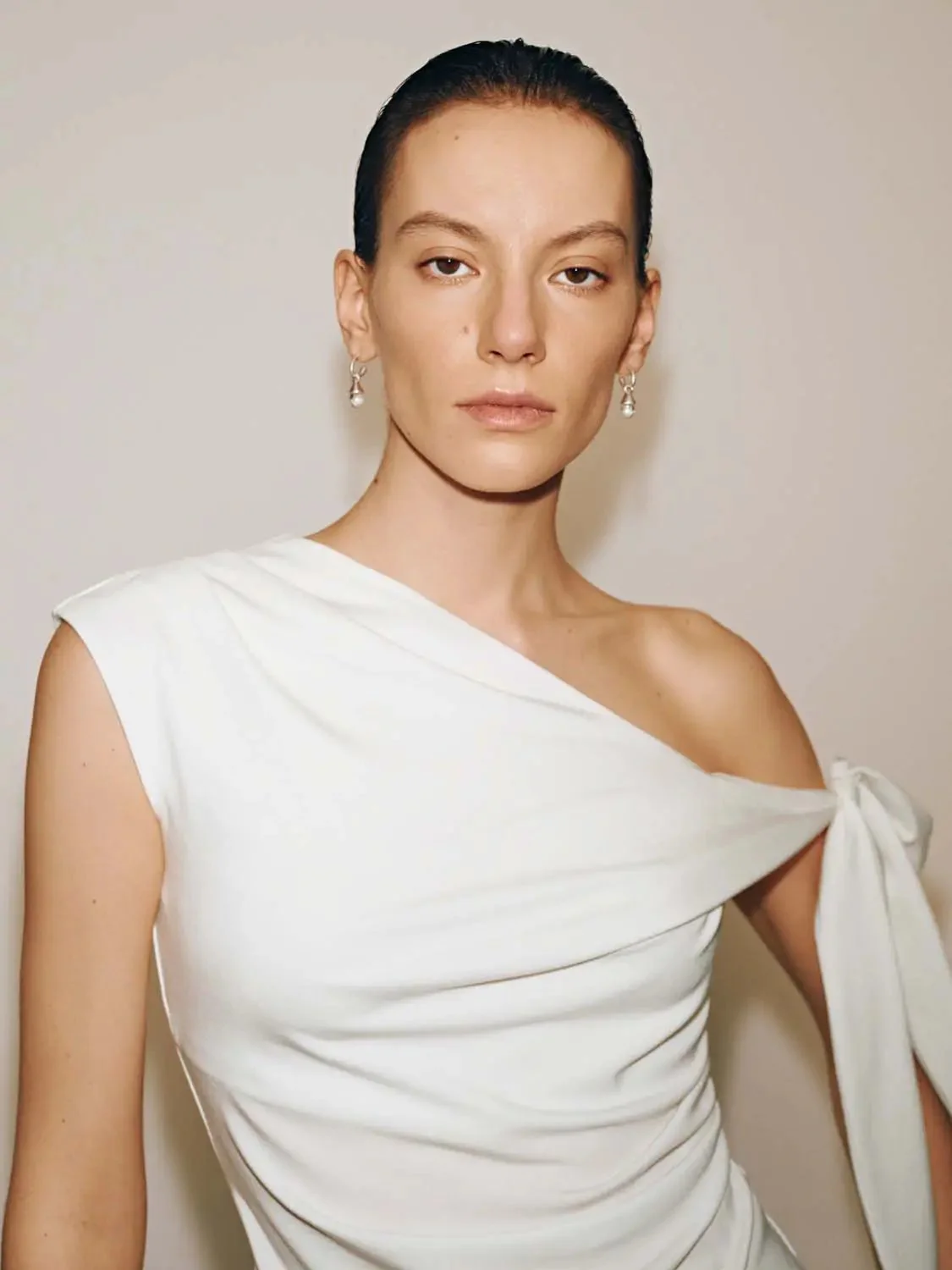 735-one-shoulder-ruched-lyocell-soft-t-shirt-3.webp One Shoulder Ruched Lyocell Soft T Shirt
