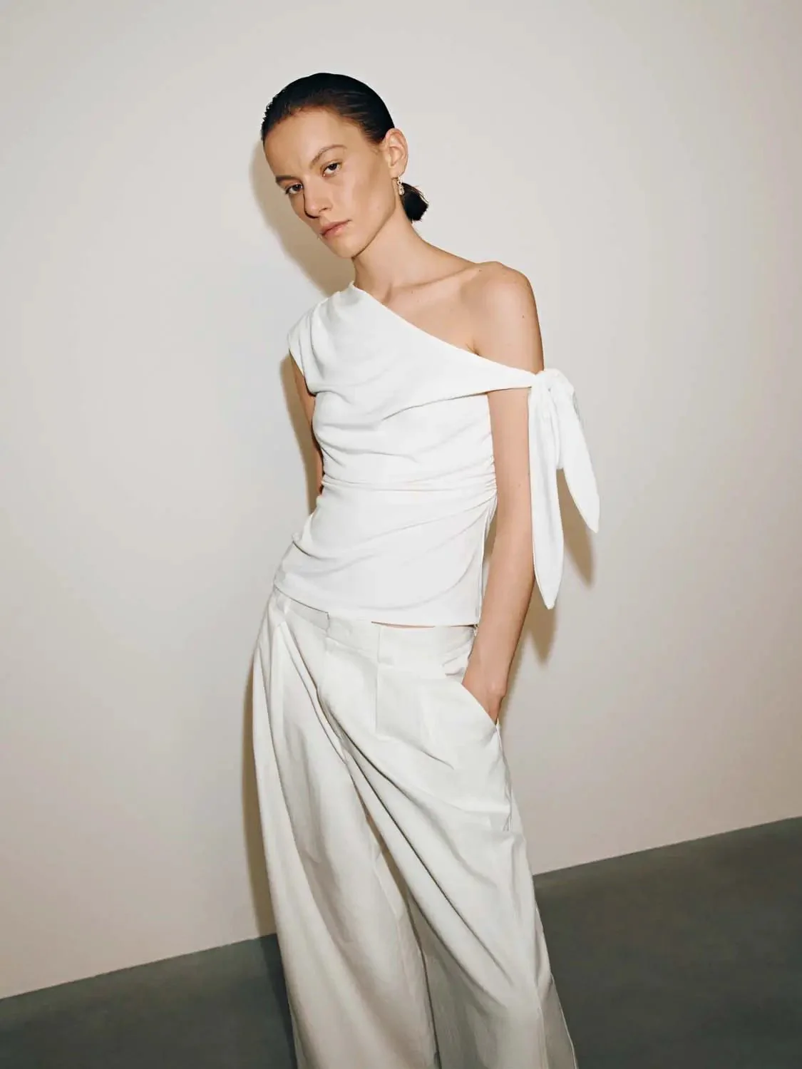735-one-shoulder-ruched-lyocell-soft-t-shirt-5.webp One Shoulder Ruched Lyocell Soft T Shirt