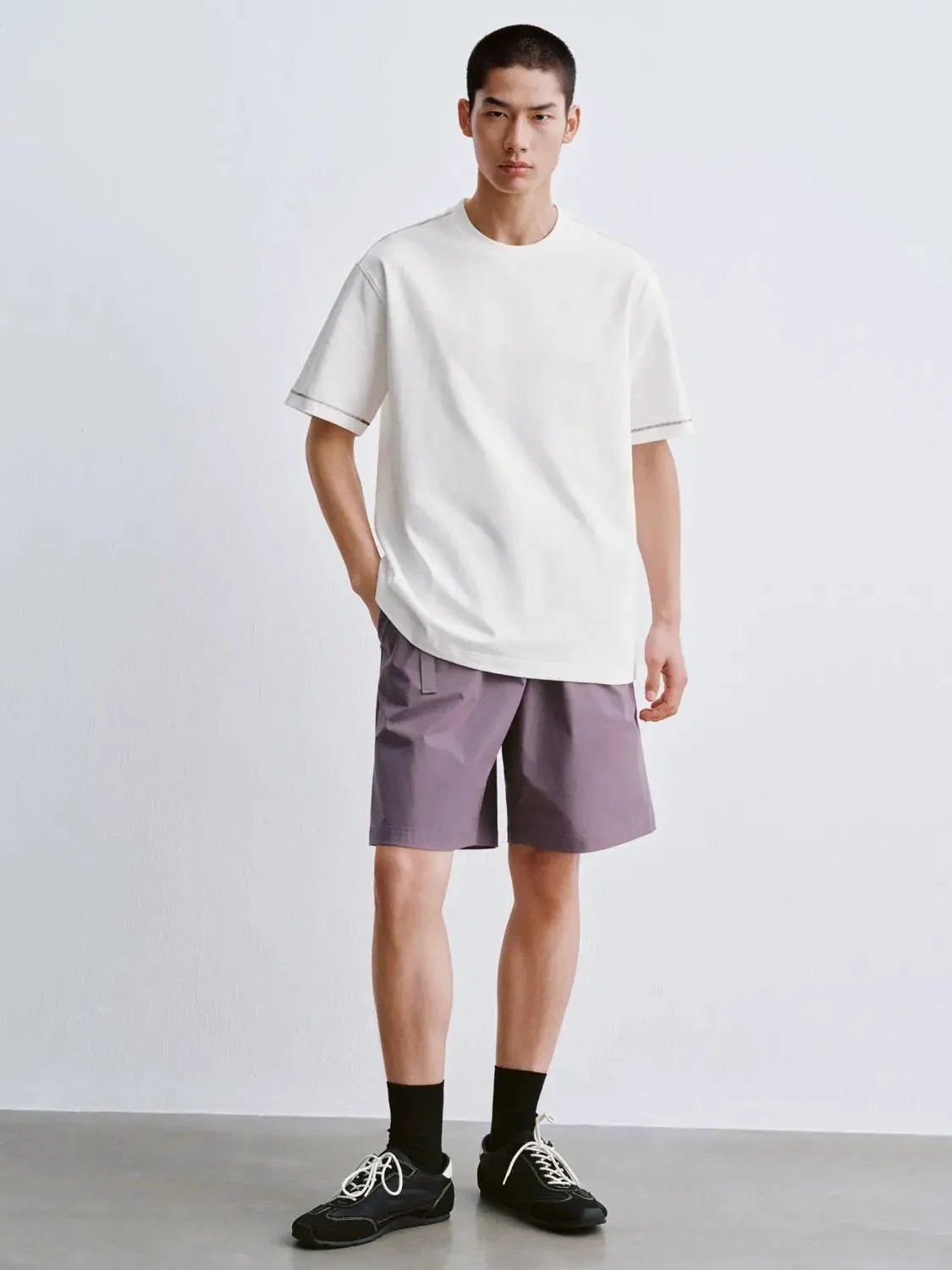 7357-contrast-stitch-crew-neck-cotton-t-shirt-13.webp Contrast Stitch Crew Neck Cotton T Shirt