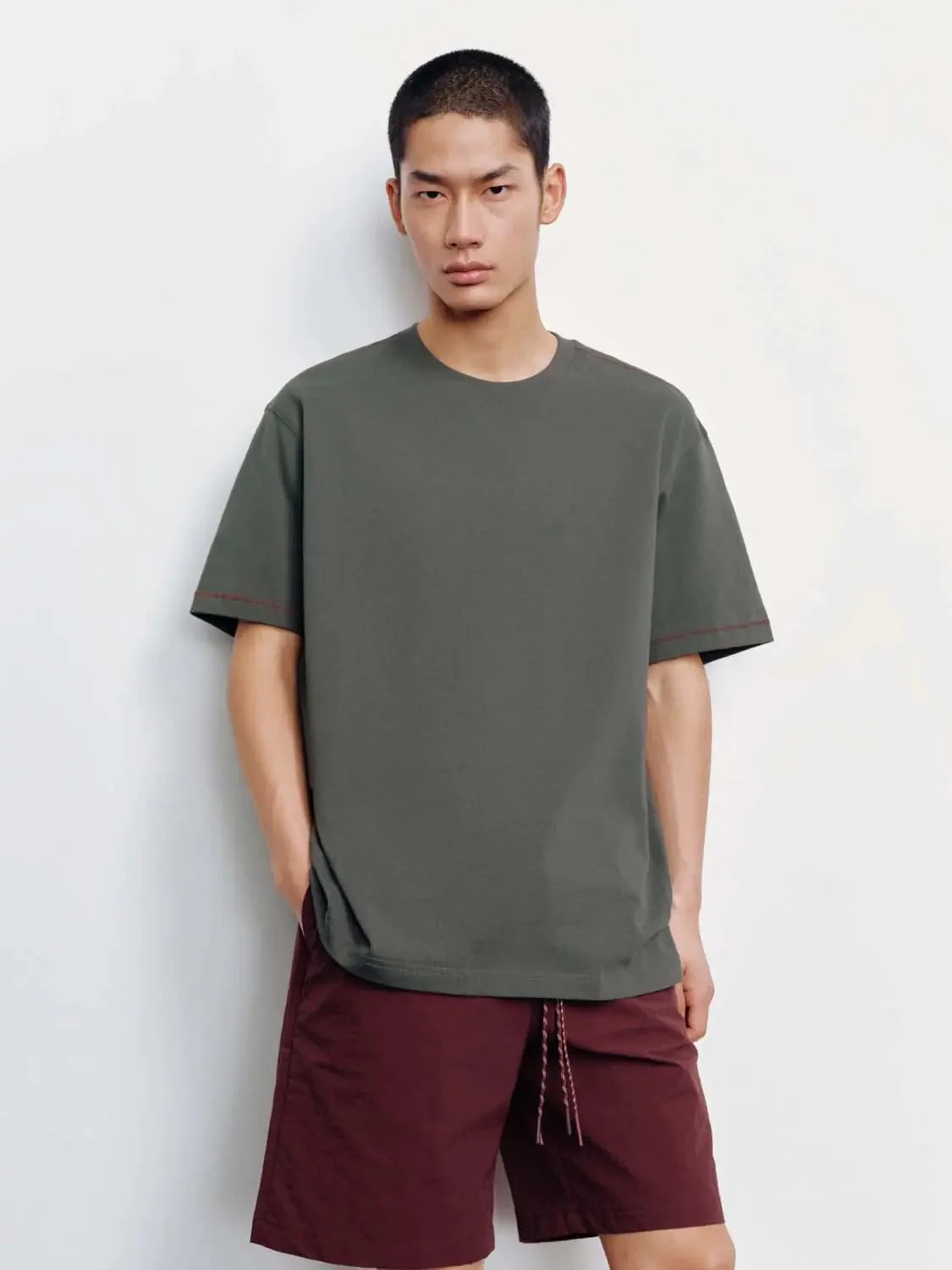 7357-contrast-stitch-crew-neck-cotton-t-shirt-17.webp Contrast Stitch Crew Neck Cotton T Shirt