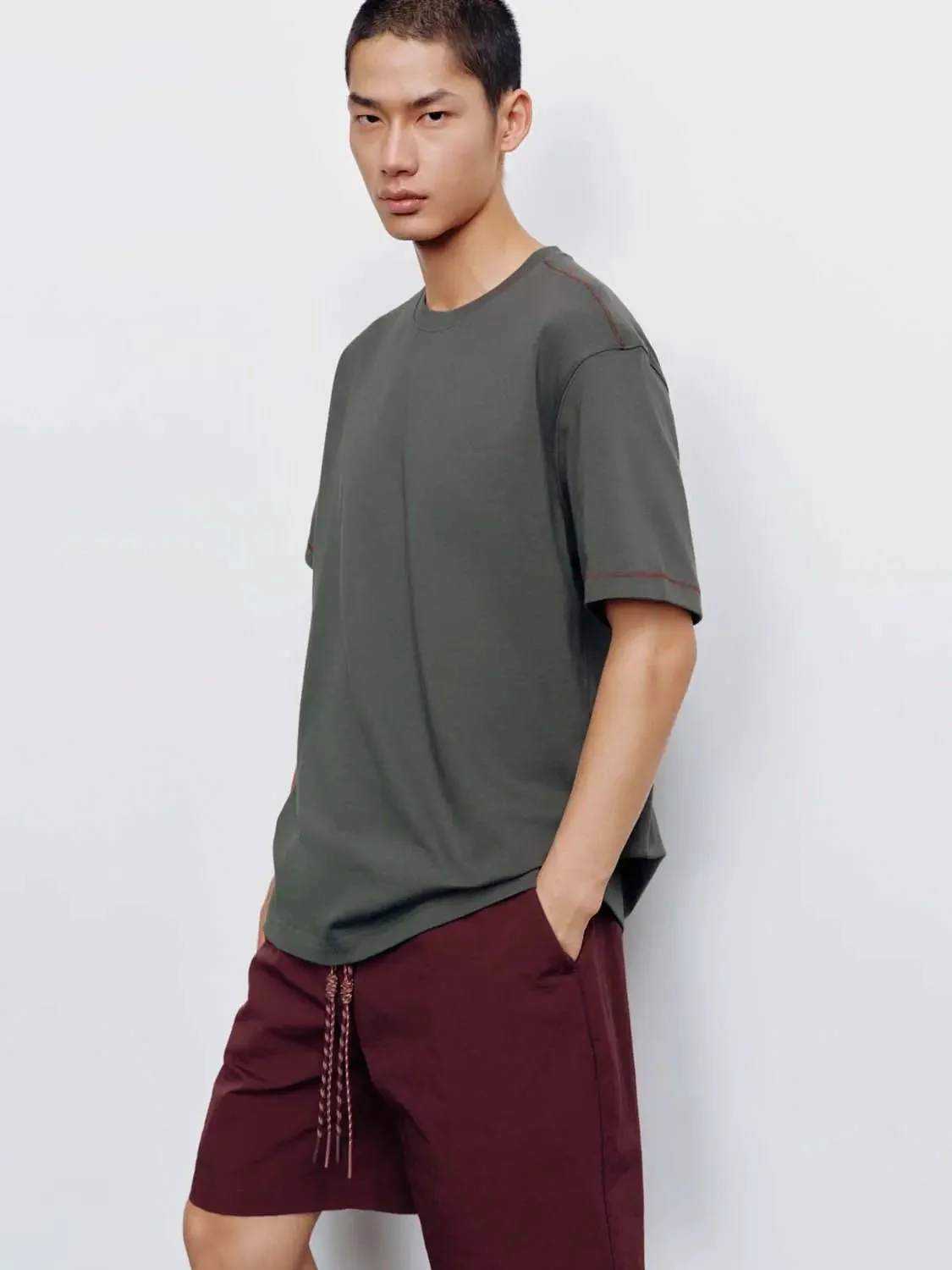 7357-contrast-stitch-crew-neck-cotton-t-shirt-18.webp Contrast Stitch Crew Neck Cotton T Shirt