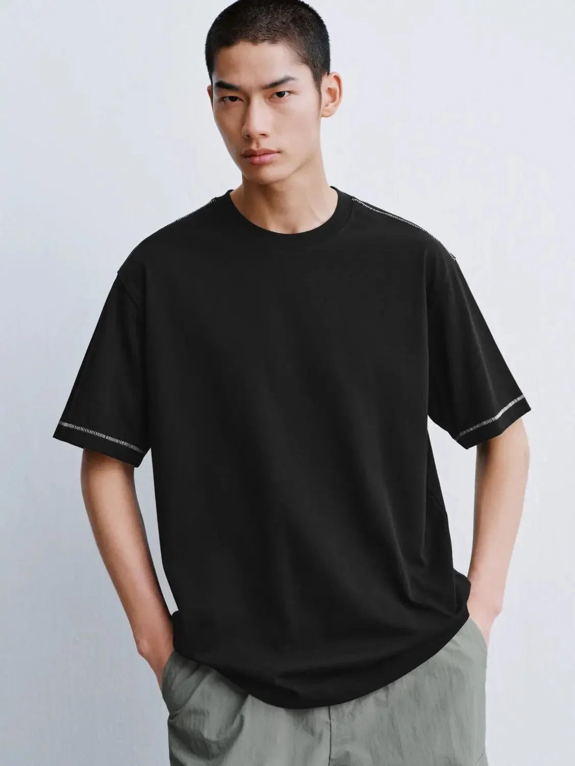 7357-contrast-stitch-crew-neck-cotton-t-shirt-2.webp Contrast Stitch Crew Neck Cotton T Shirt