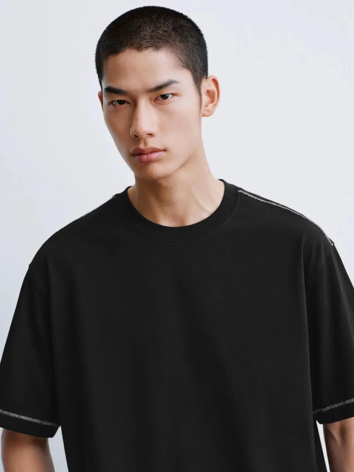 7357-contrast-stitch-crew-neck-cotton-t-shirt-3.webp Contrast Stitch Crew Neck Cotton T Shirt