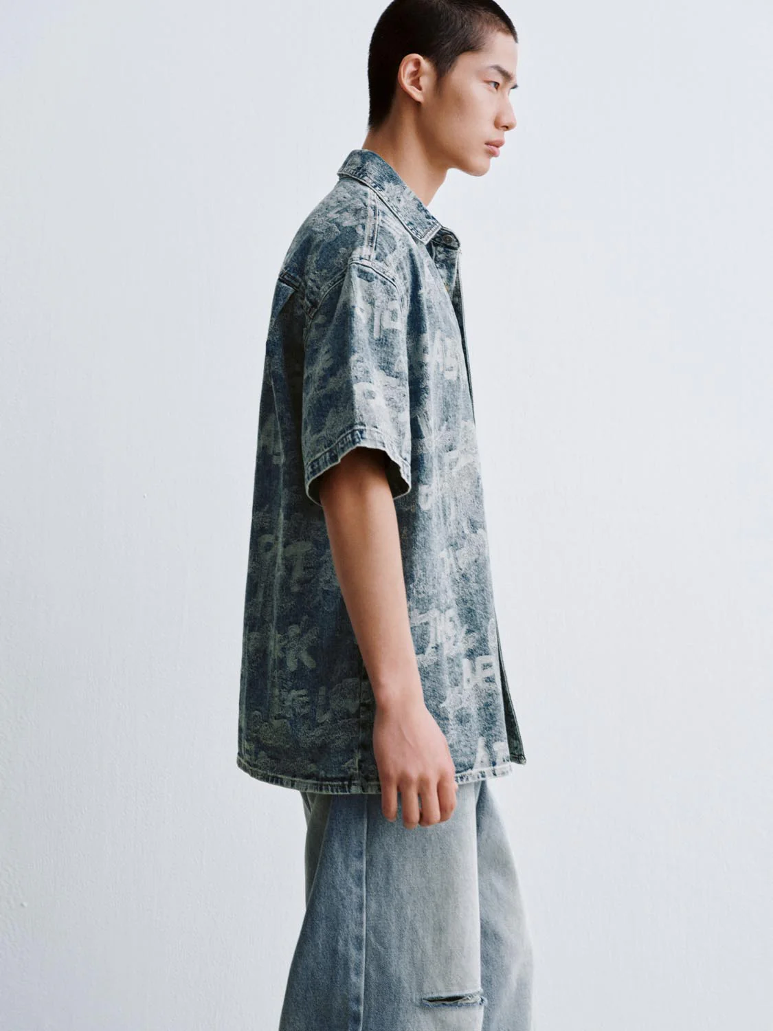 7418-printed-short-sleeve-denim-shirts-2.webp Printed Short Sleeve Denim Shirts