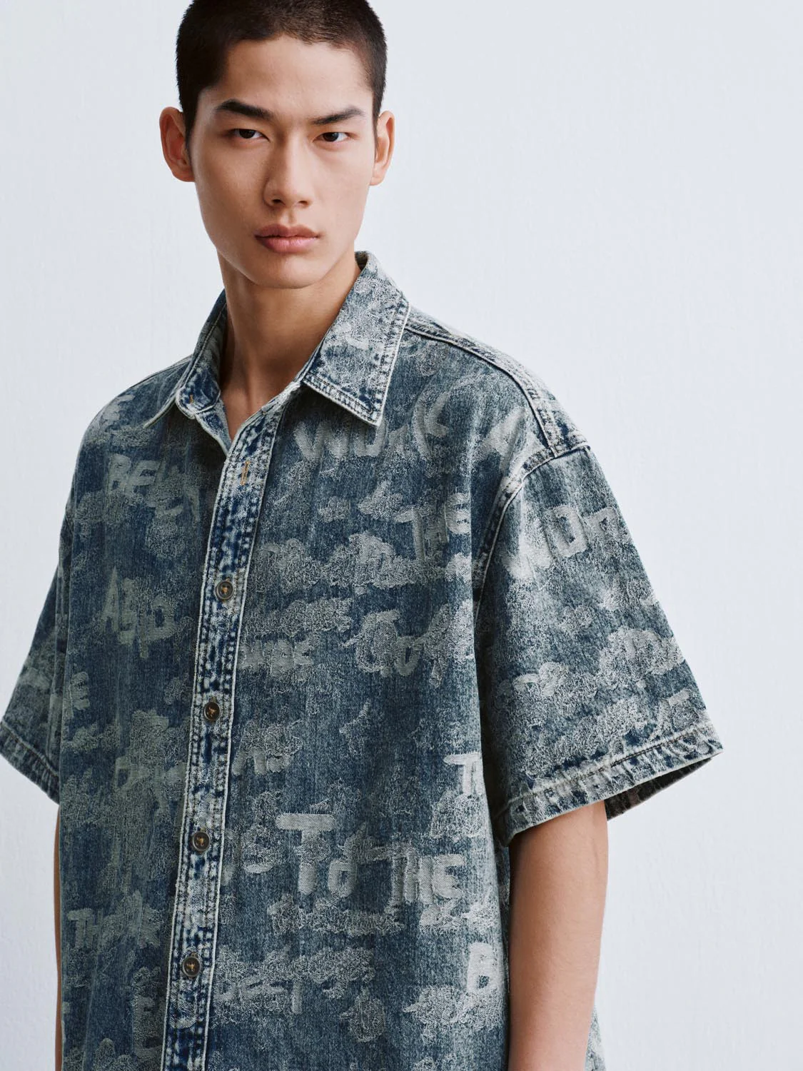 7418-printed-short-sleeve-denim-shirts-3.webp Printed Short Sleeve Denim Shirts