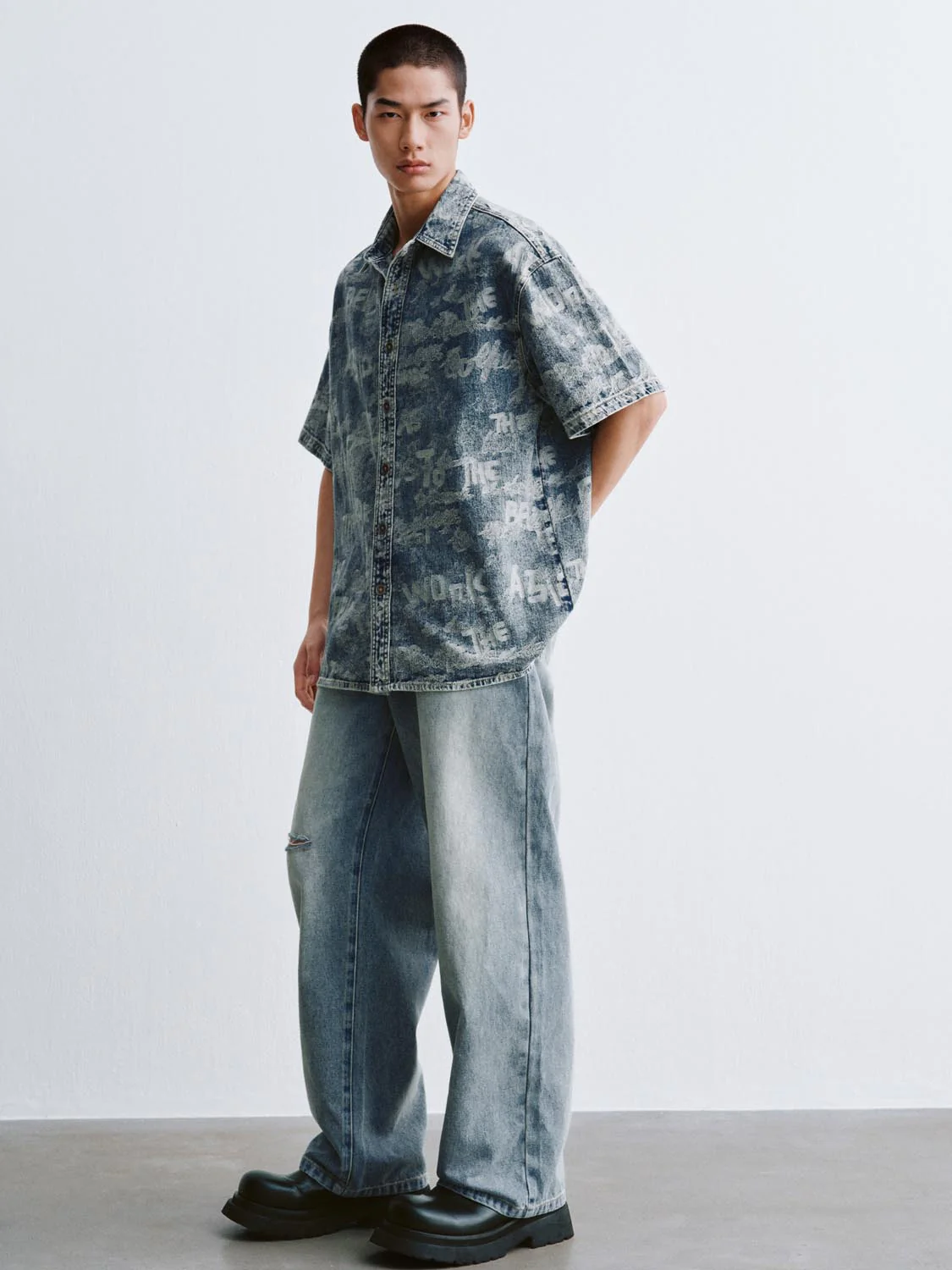 7418-printed-short-sleeve-denim-shirts-4.webp Printed Short Sleeve Denim Shirts
