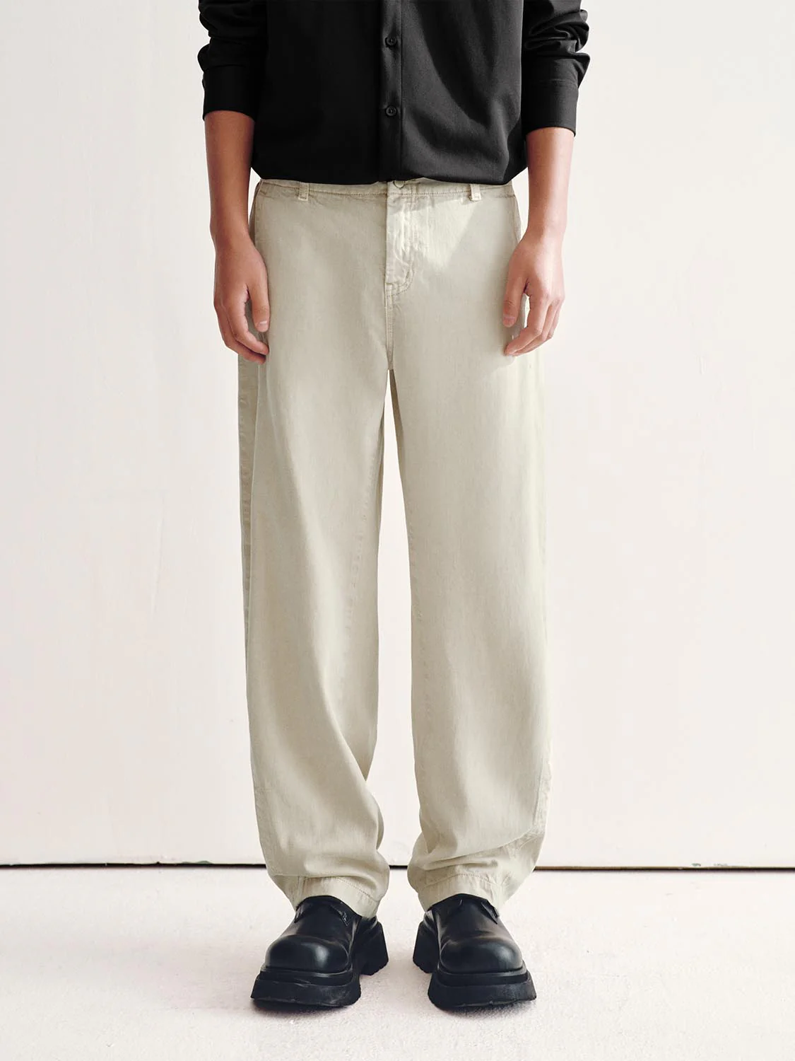 7424-seamed-barrel-leg-jeans-1.webp Seamed Barrel Leg Jeans