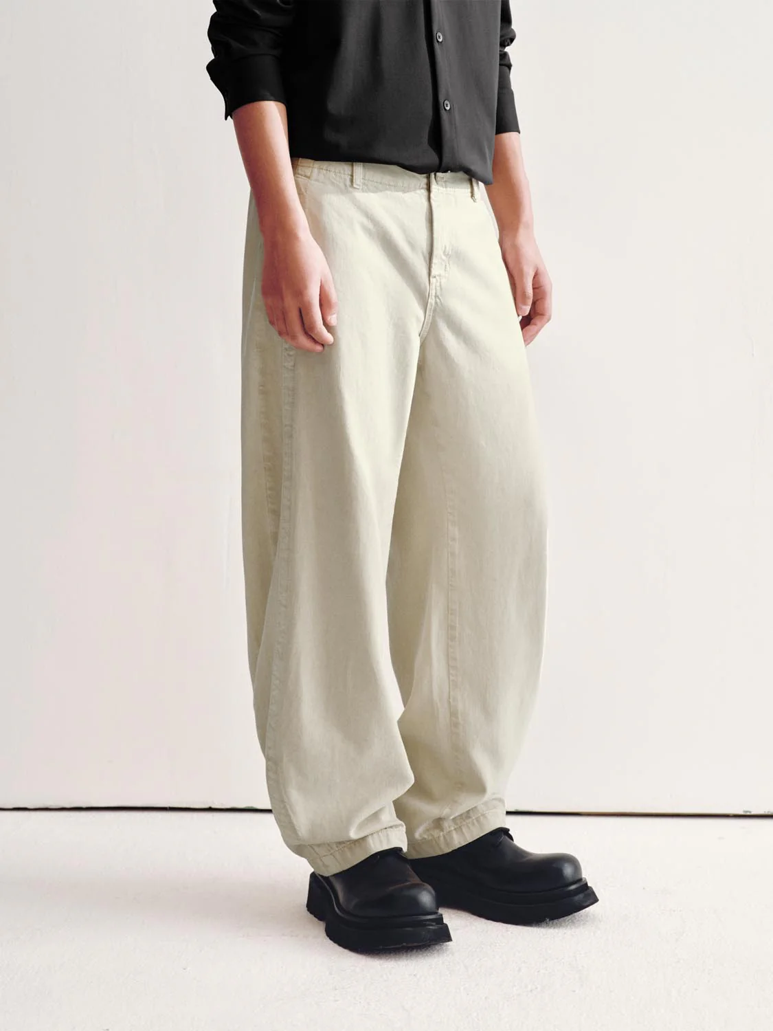 7424-seamed-barrel-leg-jeans-3.webp Seamed Barrel Leg Jeans