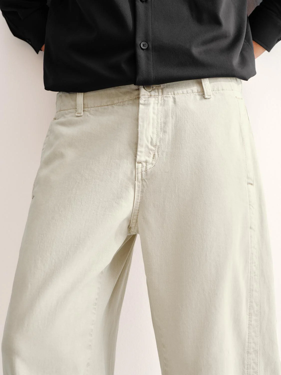 7424-seamed-barrel-leg-jeans-5.webp Seamed Barrel Leg Jeans