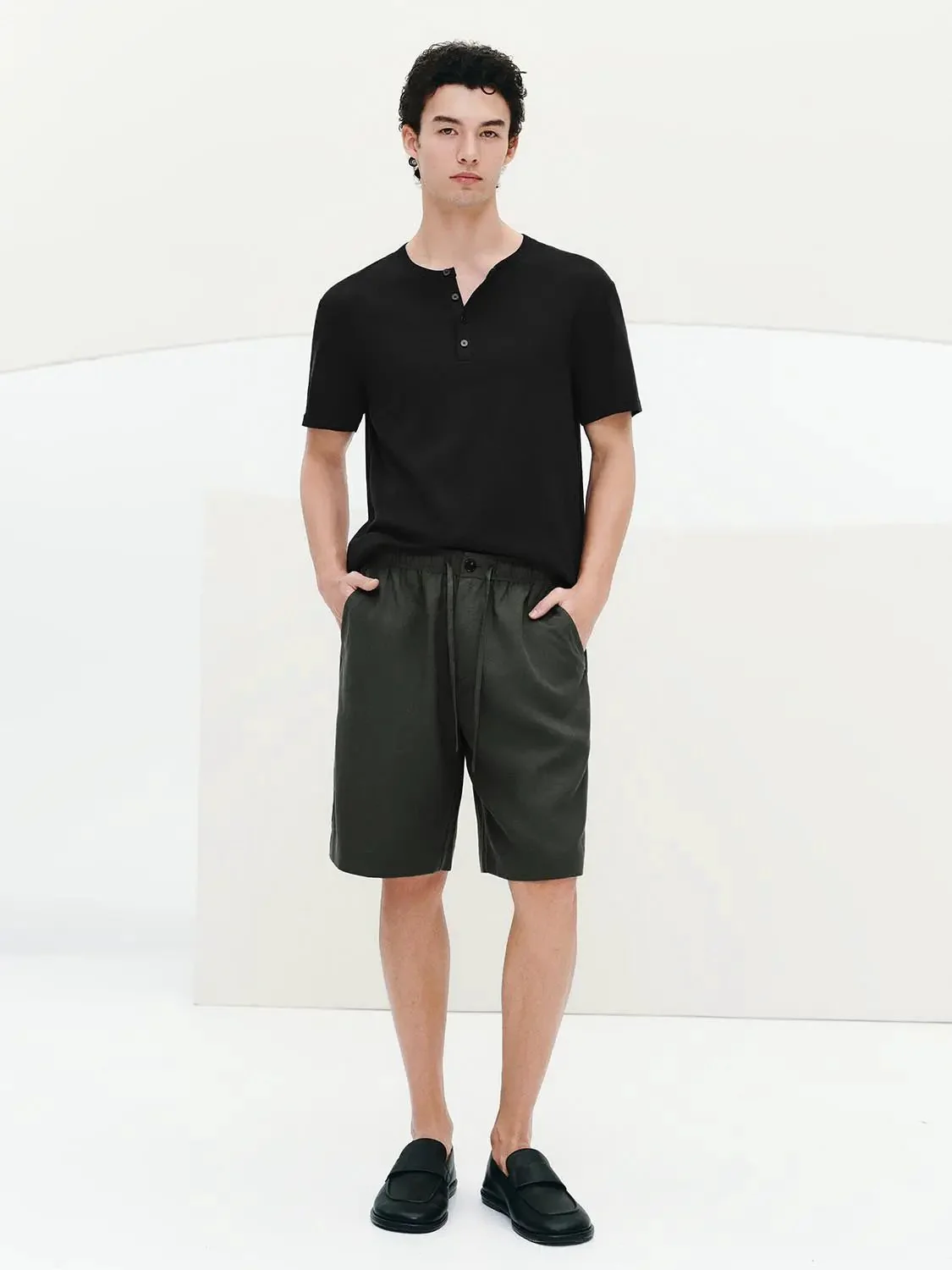 7430-drawstring-pull-on-loose-fit-shorts-5.webp Drawstring Pull On Loose-Fit Shorts