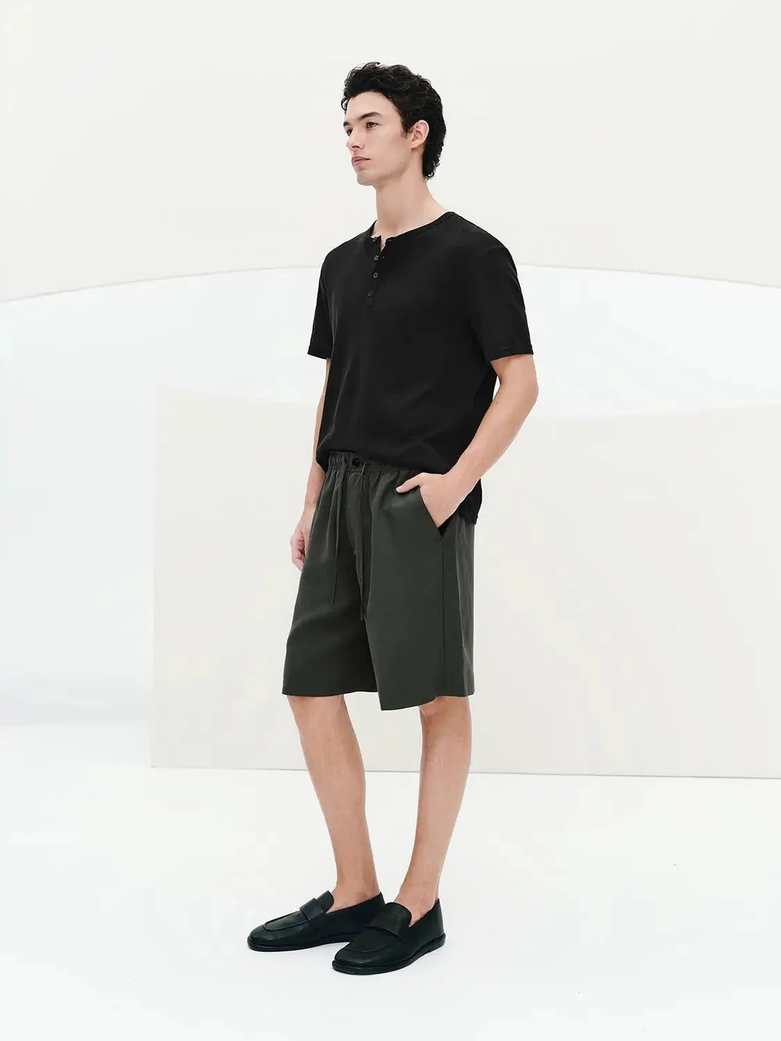 7430-drawstring-pull-on-loose-fit-shorts-7.webp Drawstring Pull On Loose-Fit Shorts