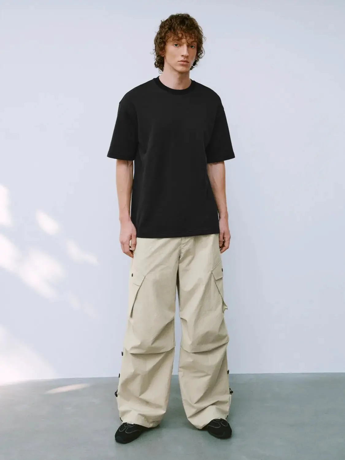 7442-flap-pocket-drawstring-wide-leg-cargo-pants-4.webp Flap Pocket Drawstring Wide Leg Cargo Pants