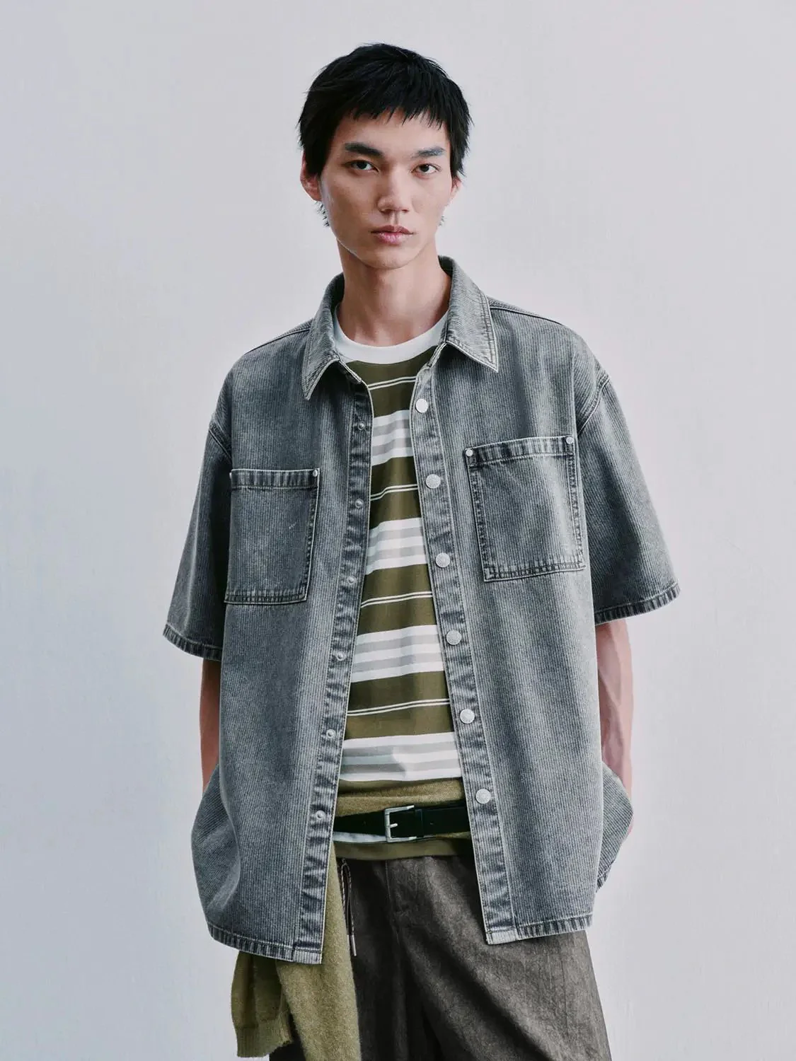 7517-patch-pocket-short-sleeve-denim-shirts-9.webp Patch Pocket Short Sleeve Denim Shirts