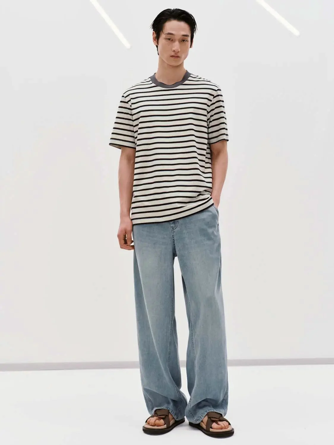 7594-cotton-crew-neck-contrast-striped-t-shirt-4.webp Cotton Crew Neck Contrast Striped T Shirt