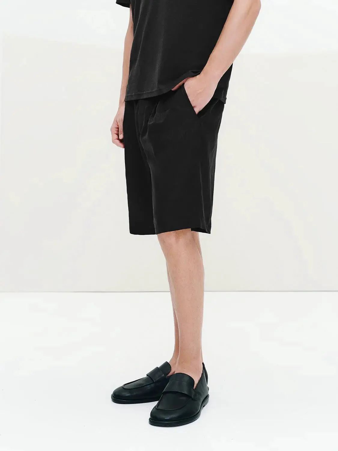 Linen Blend Pleat Detail Shorts
