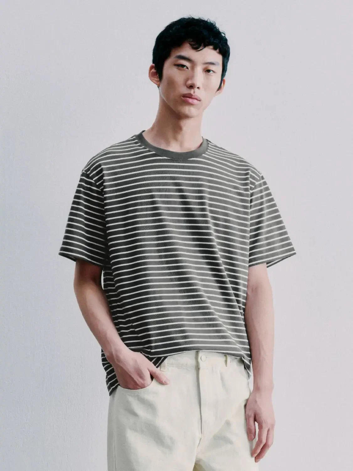 7687-crew-neck-cotton-blend-contrast-striped-t-shirt-27.webp Crew Neck Cotton Blend Contrast Striped T Shirt