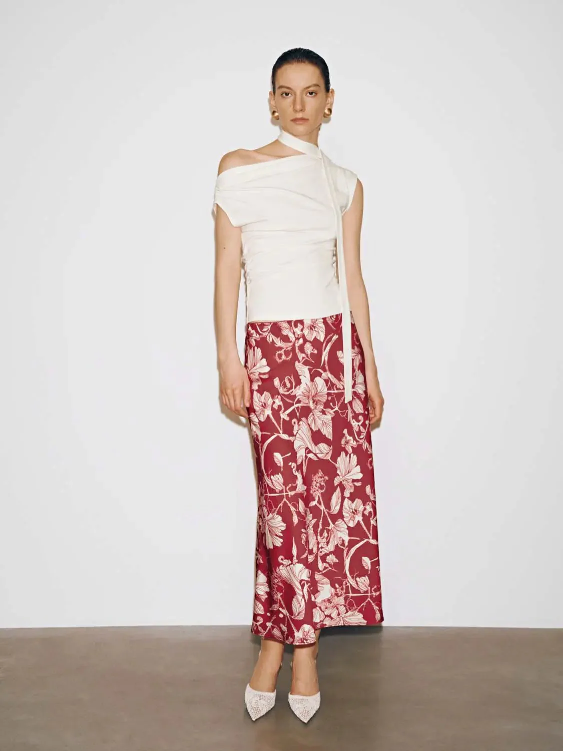 787-viscose-cotton-blend-scarf-neck-one-shoulder-ruched-top-4.webp Viscose Cotton Blend Scarf Neck One Shoulder Ruched Top