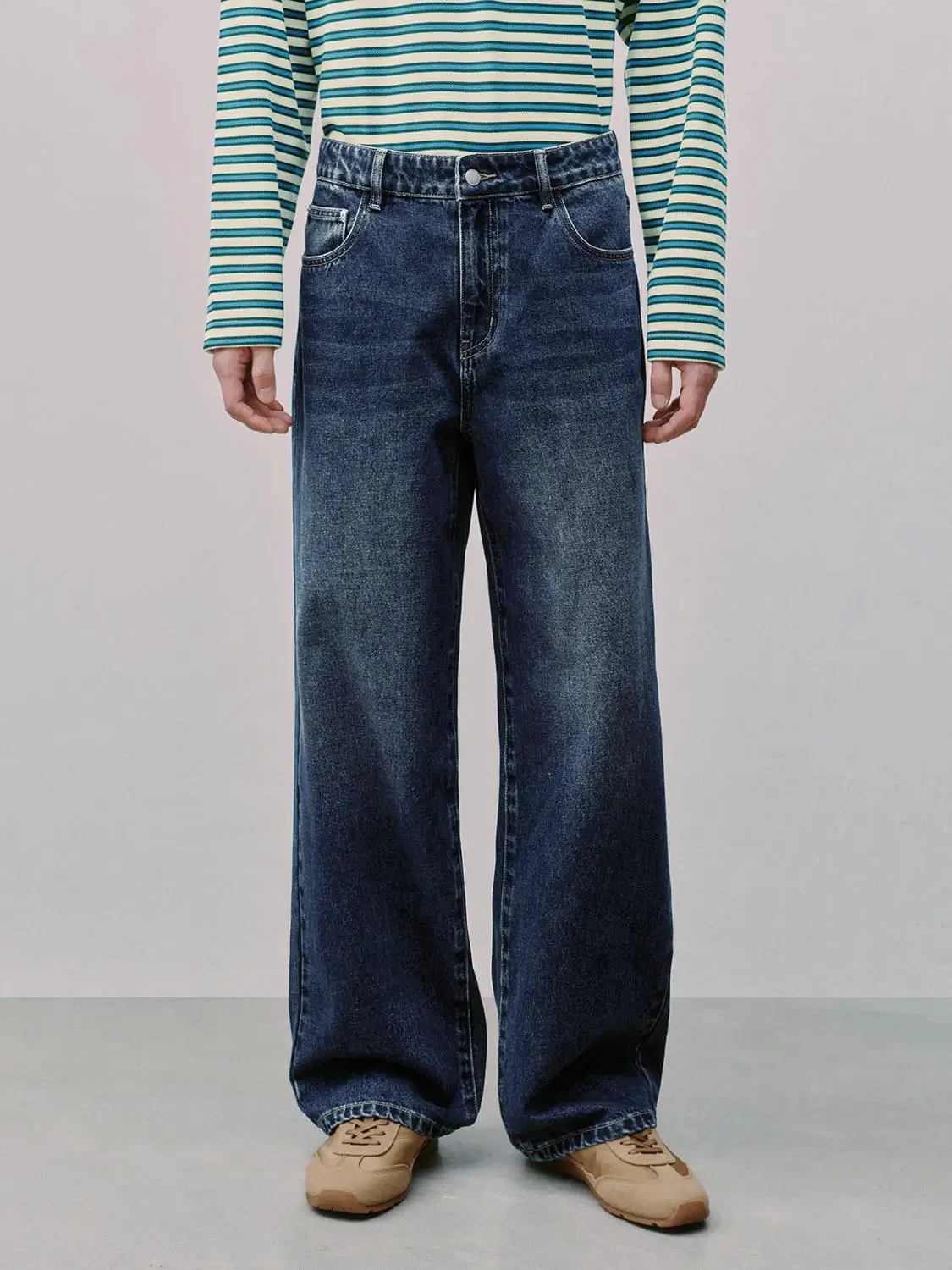 8006-washed-straight-leg-jeans-1.webp Washed Straight Leg Jeans