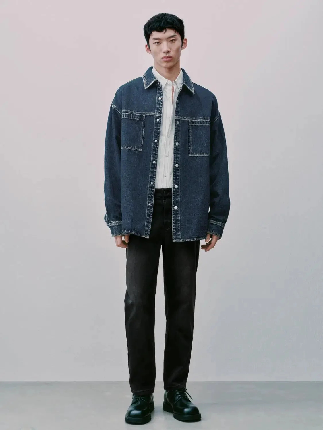 8066-patch-pocket-stitch-detail-denim-shirts-4.webp Patch Pocket Stitch Detail Denim Shirts