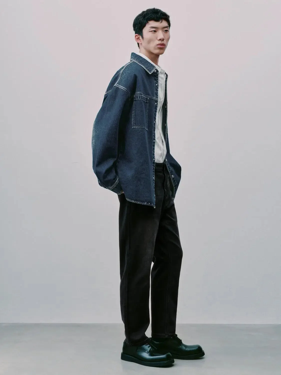 8066-patch-pocket-stitch-detail-denim-shirts-5.webp Patch Pocket Stitch Detail Denim Shirts