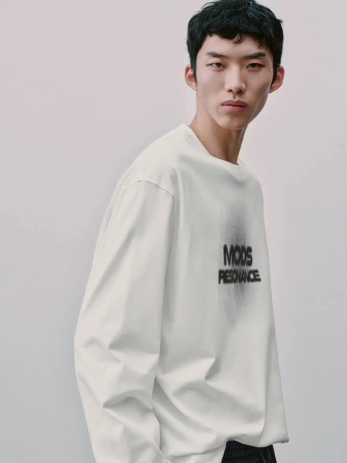 8088-mods-resonance-cotton-printed-long-sleeve-t-shirt-2.webp Mods Resonance Cotton Printed Long Sleeve T Shirt