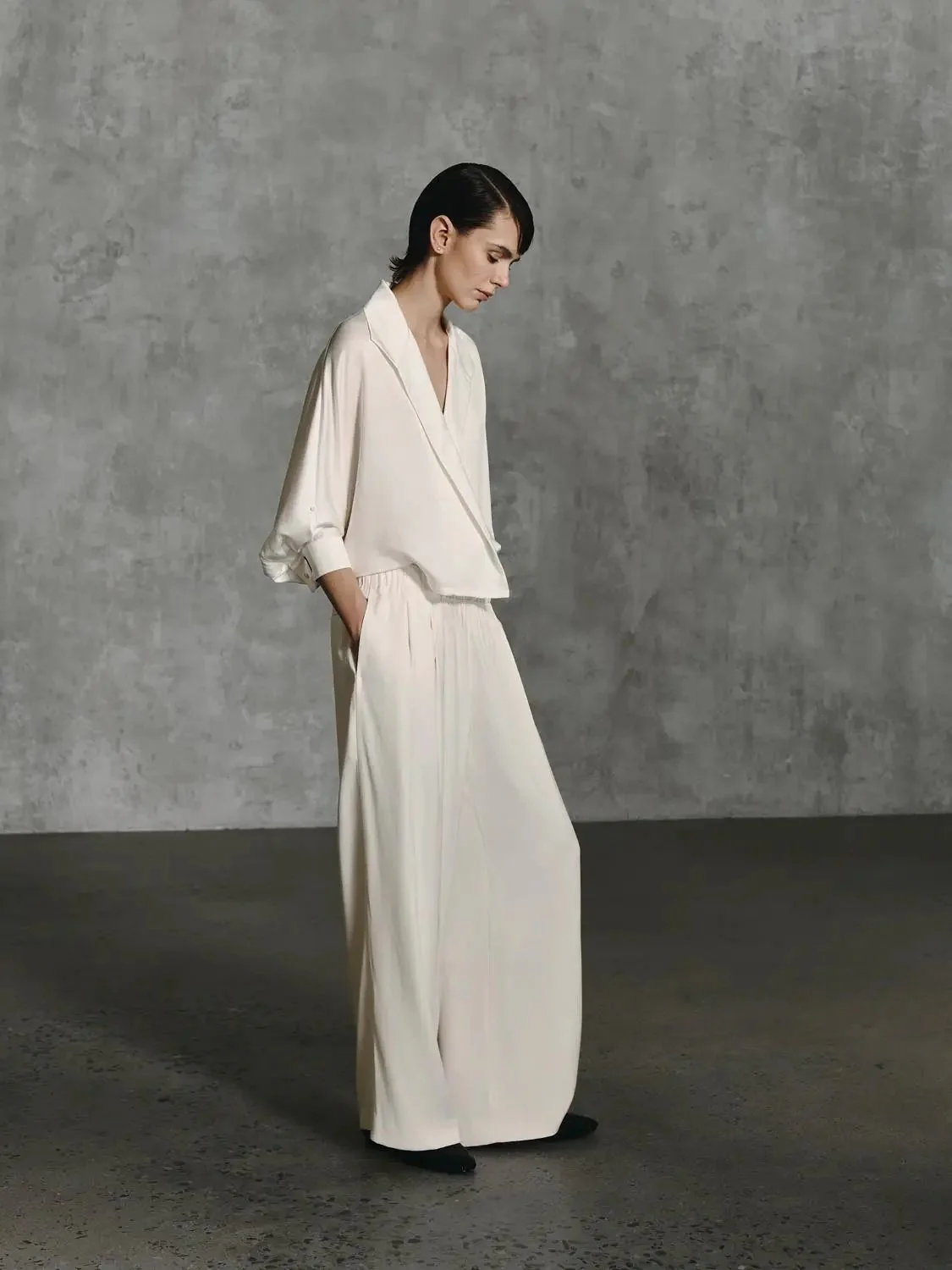 8269-cupro-lyocell-linen-blend-thin-stretch-wrap-blouses-5.webp Cupro Lyocell Linen Blend Thin Stretch Wrap Blouses