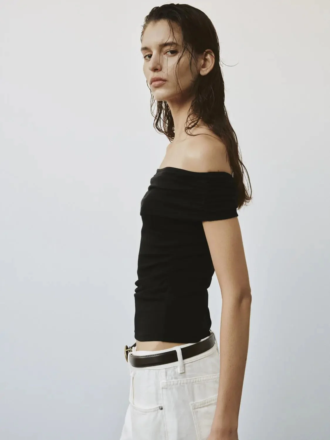 8294-off-shoulder-ruched-stretch-viscose-cotton-t-shirts-10.webp Off-Shoulder Ruched Stretch Viscose Cotton T-Shirts