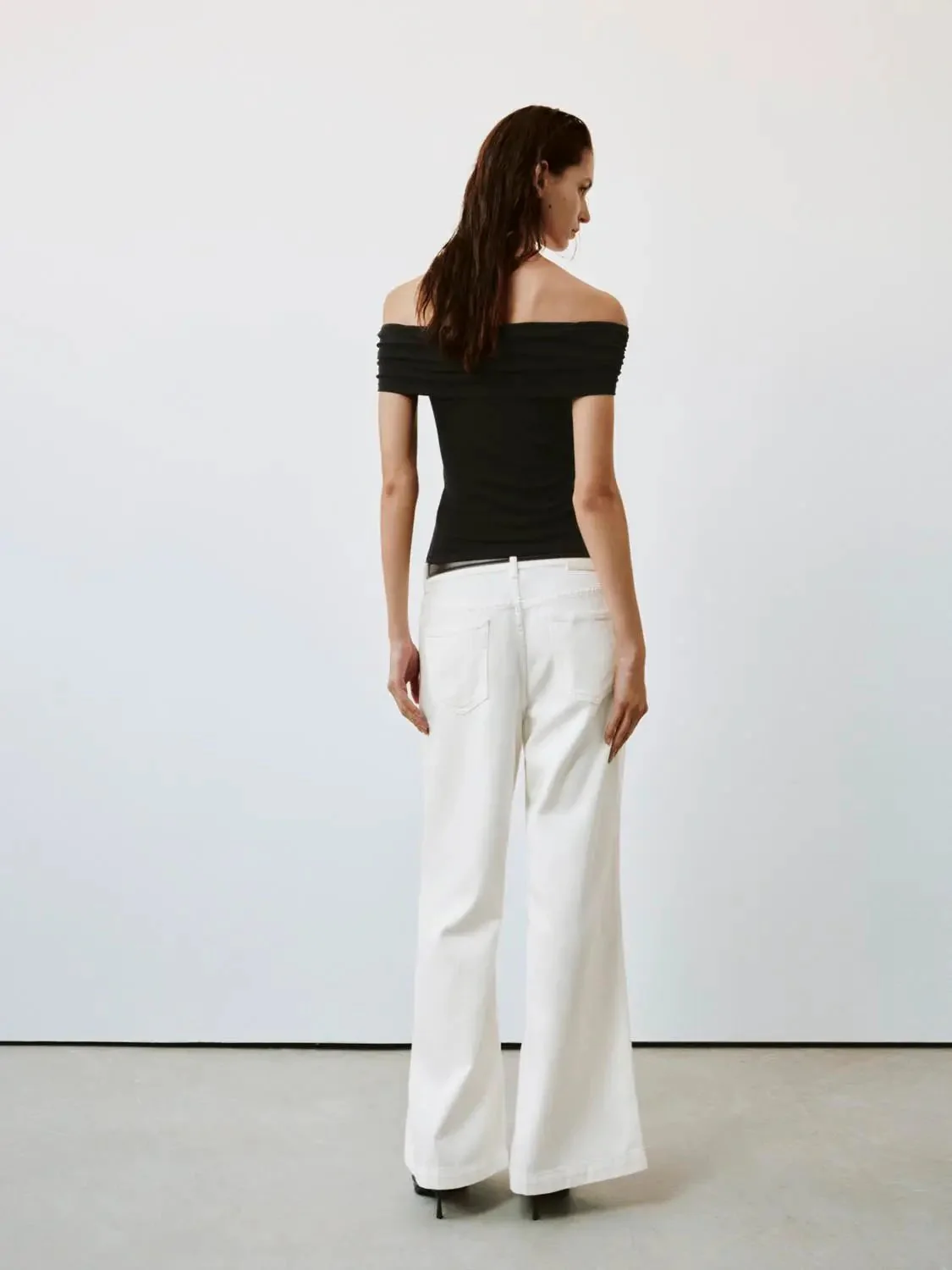 8294-off-shoulder-ruched-stretch-viscose-cotton-t-shirts-14.webp Off-Shoulder Ruched Stretch Viscose Cotton T-Shirts