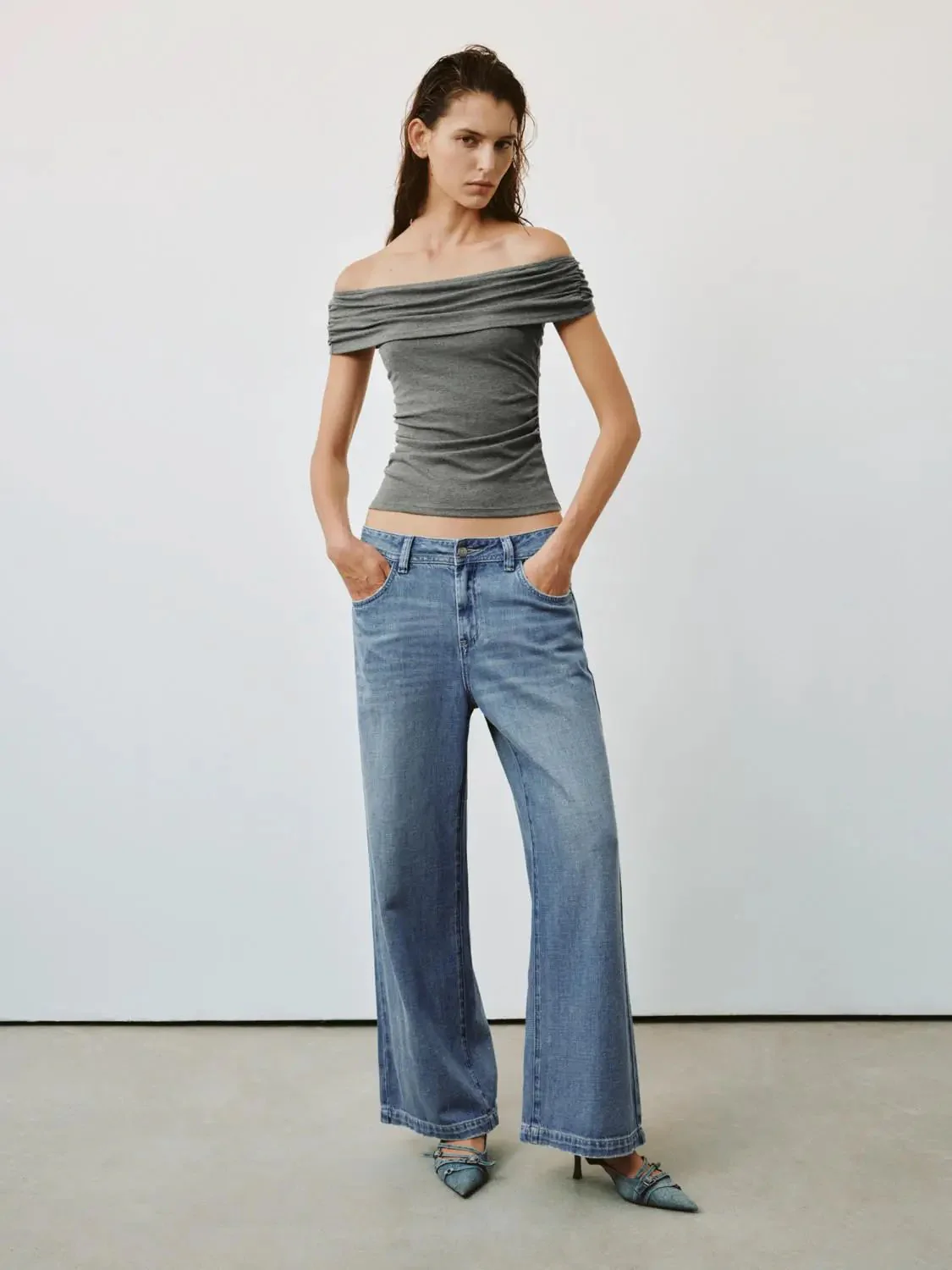 8294-off-shoulder-ruched-stretch-viscose-cotton-t-shirts-20.webp Off-Shoulder Ruched Stretch Viscose Cotton T-Shirts