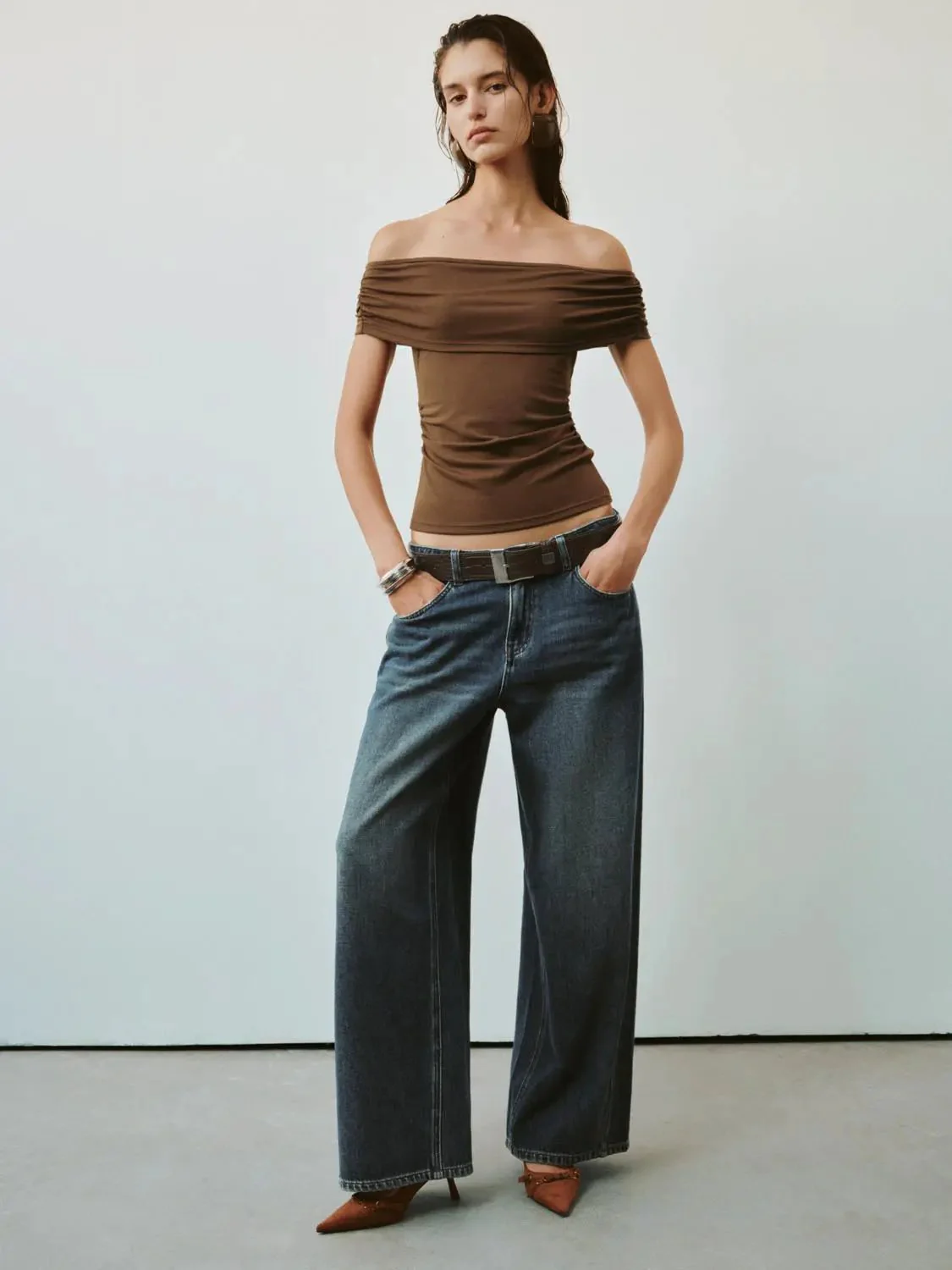 8294-off-shoulder-ruched-stretch-viscose-cotton-t-shirts-4.webp Off-Shoulder Ruched Stretch Viscose Cotton T-Shirts