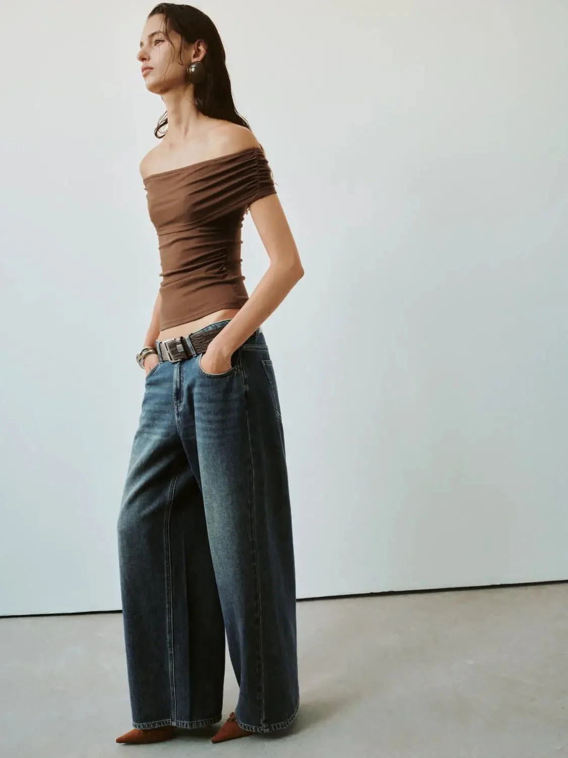 8294-off-shoulder-ruched-stretch-viscose-cotton-t-shirts-5.webp Off-Shoulder Ruched Stretch Viscose Cotton T-Shirts