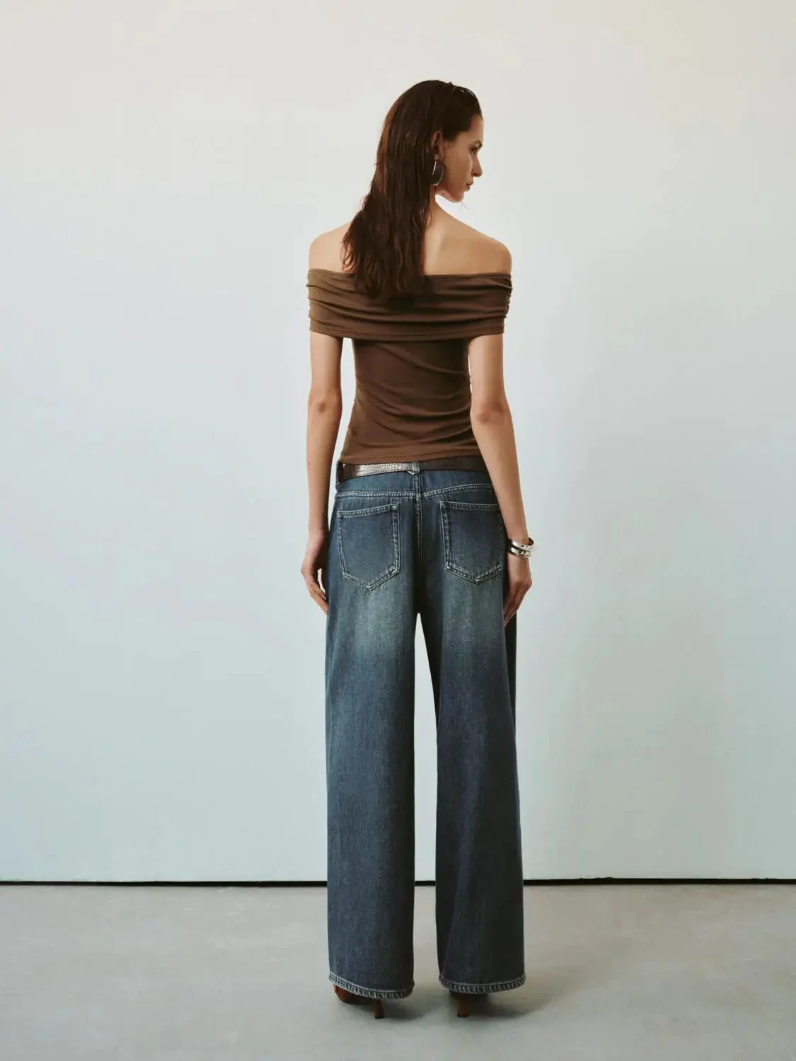 8294-off-shoulder-ruched-stretch-viscose-cotton-t-shirts-6.webp Off-Shoulder Ruched Stretch Viscose Cotton T-Shirts